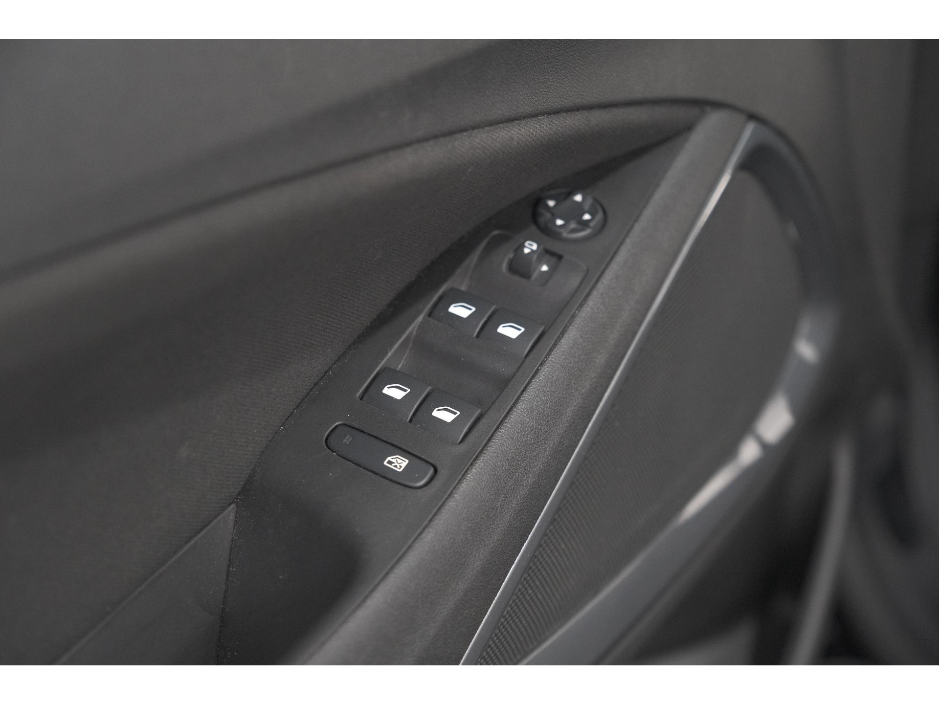 Opel Crossland 110 Turbo Business Elegance | Camera | Dodehoekdetectie | Navigatie | Apple Carplay