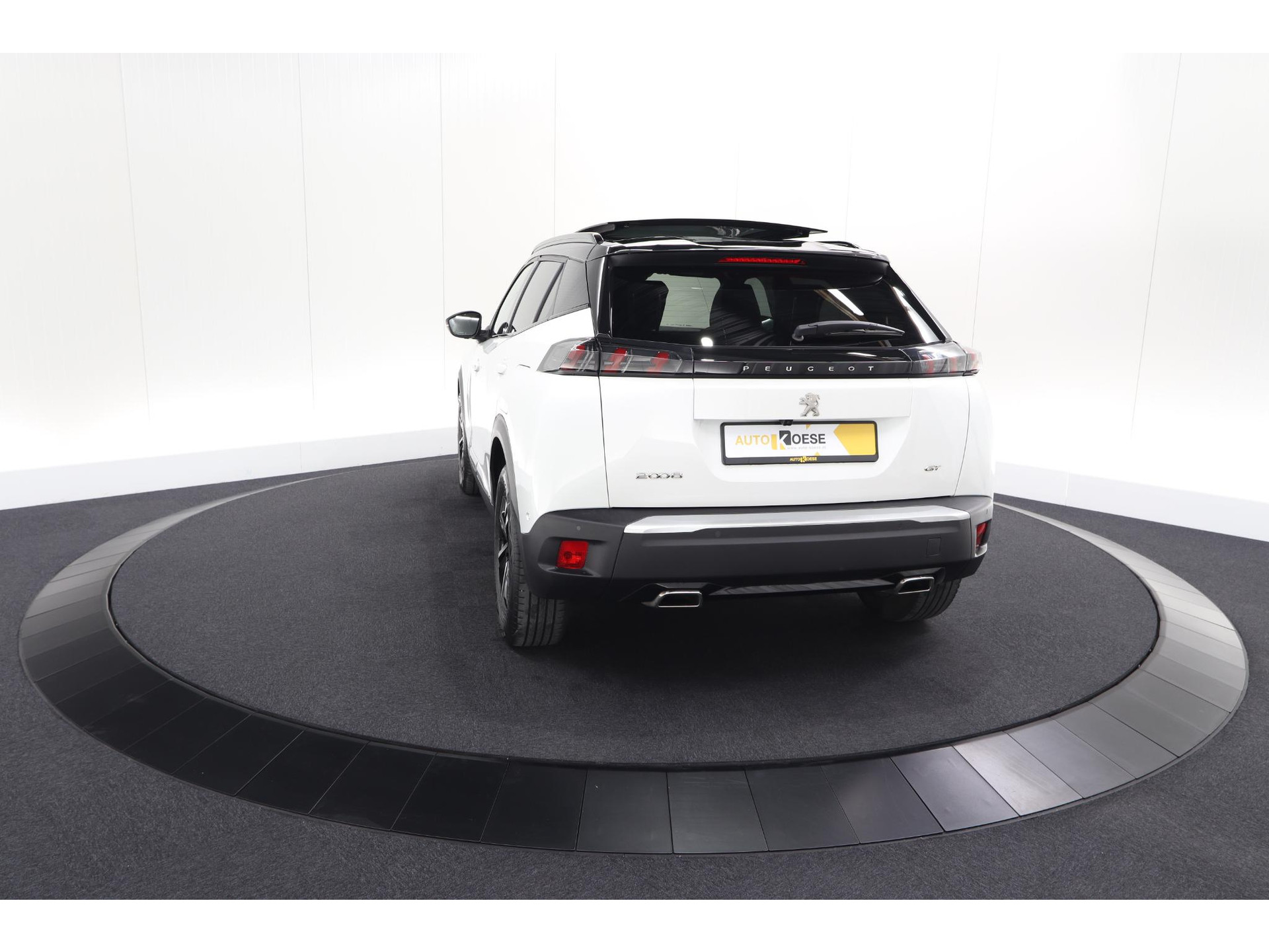 Peugeot 2008 PureTech 130 GT | Elektrisch Panoramadak | Camera | Dodehoekdetectie | Navigatie