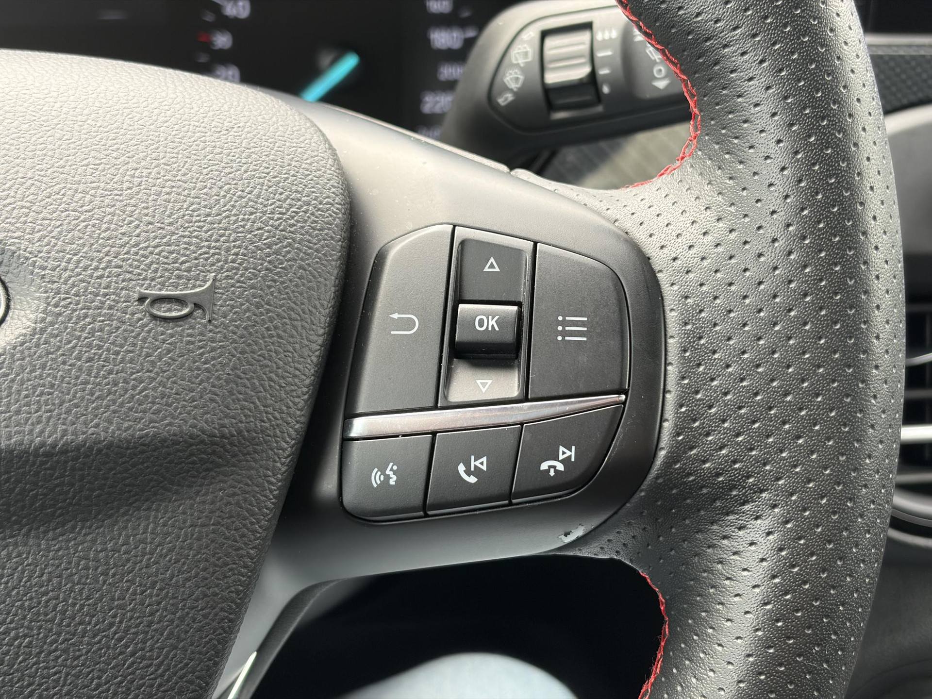 Ford Focus 1.0 EcoBoost ST Line Business 2e Eigenaar l Navi l Clima l Cruise l 125pk l Keyless l Pdc V+A l 18 '' Lmv  l N.A.P l Apk tot 02-2028