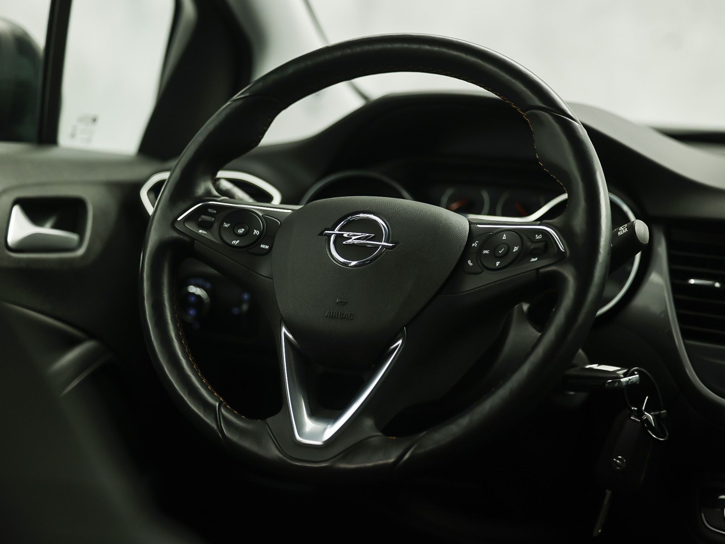 Opel Crossland X 1.2 Turbo Innovation Sport Automaat (APPLE CARPLAY, GROOT NAVI, CLIMATE, STUUR/STOELVERWARMING, SPORTSTOELEN, LEDER, GETINT GLAS, PARKEERSENSOREN, NIEUWSTAAT)