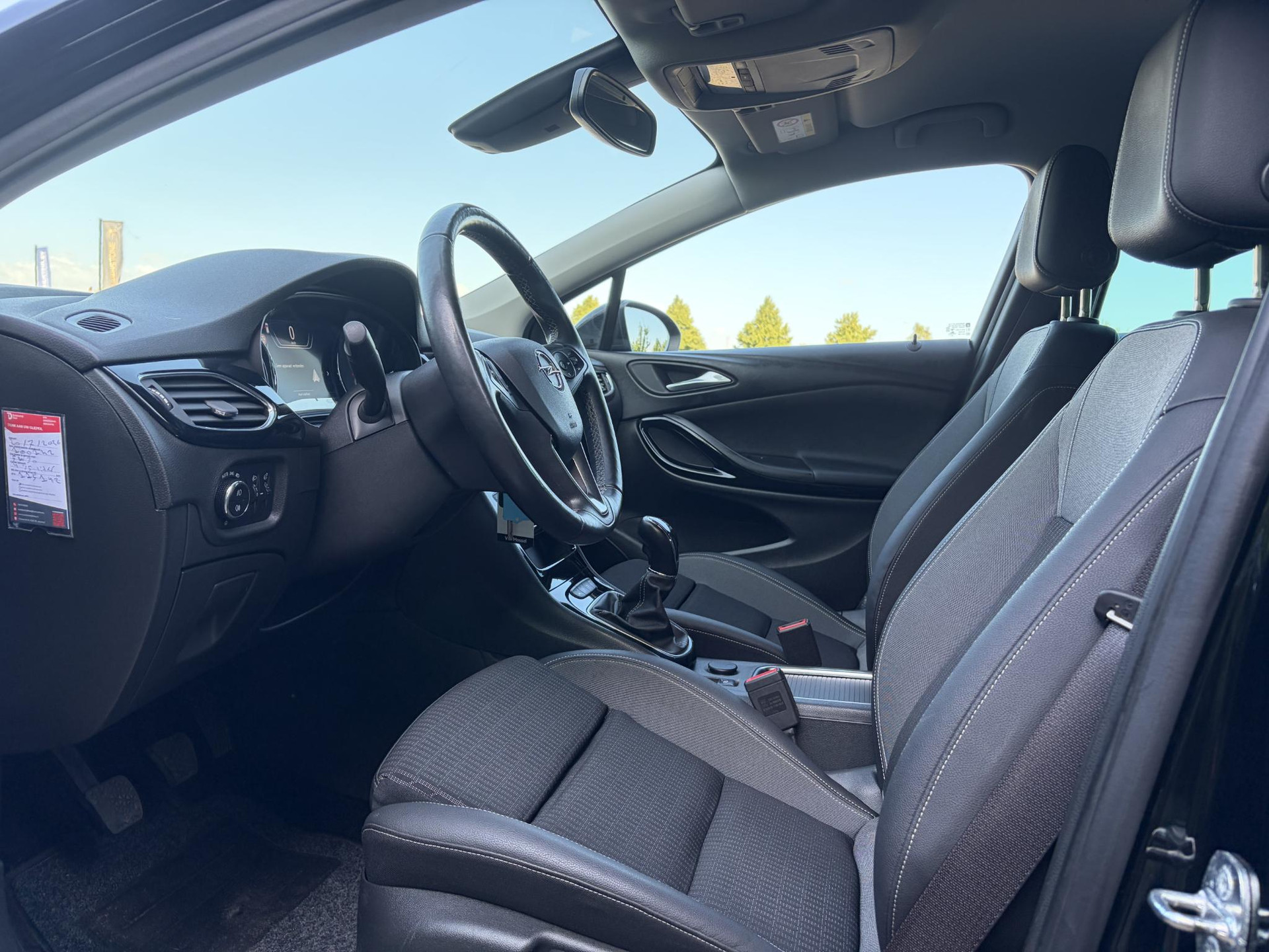 Opel Astra 1.2 Launch Elegance 2e Eigenaar,Camera,Stoelverw-Stuurverw,110pk,Navi,Carplay,Halfleder,Elekt.Stoel,6 Bak,Clima,Cruise,Lm velgen,Pdc V+A,N.A.P,Net beurt gehad,Apk tot 09-2028