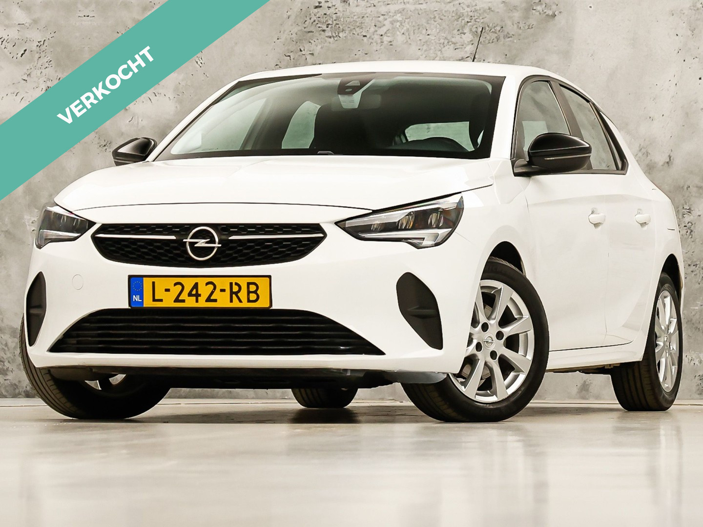Opel Corsa 1.2 Sport Automaat (APPLE CARPLAY, GROOT NAVI, PARKEERSENSOREN, LEDER STUURWIEL, SPORTSTOELEN, LED KOPLAMPEN, LM VELGEN, CRUISE, NIEUWSTAAT)