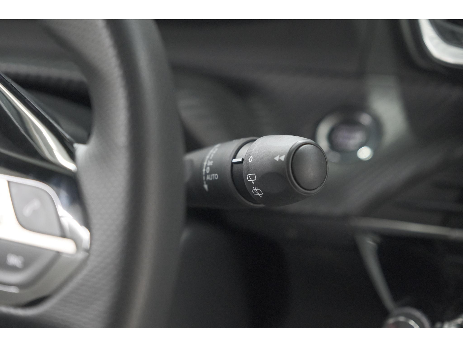 Peugeot 2008 PureTech 130 EAT8 GT | Camera | Parkeersensoren | Apple Carplay