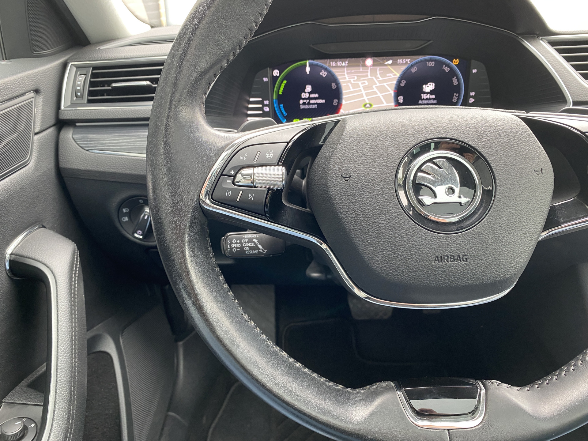 ŠKODA Superb Combi 1.4 TSI iV 218 pk Business Edition Plus AUT. | 1e eigenaar | navigatie | panoramadak | trekhaak | leder interieur
