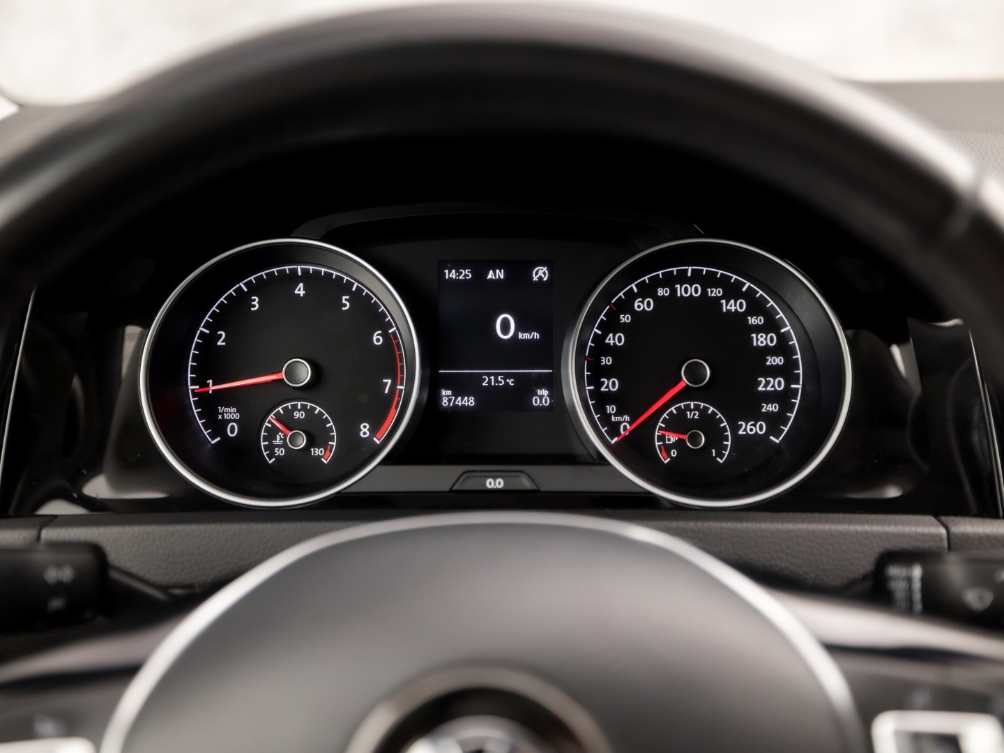 Volkswagen Golf 1.0 TSI Sportline (APPLE CARPLAY, GROOT NAVI, CLIMATE, STOELVERWARMING, SPORTSTOELEN, LM VELGEN, GETINT GLAS, PARKEERSENSOREN, NIEUWSTAAT)