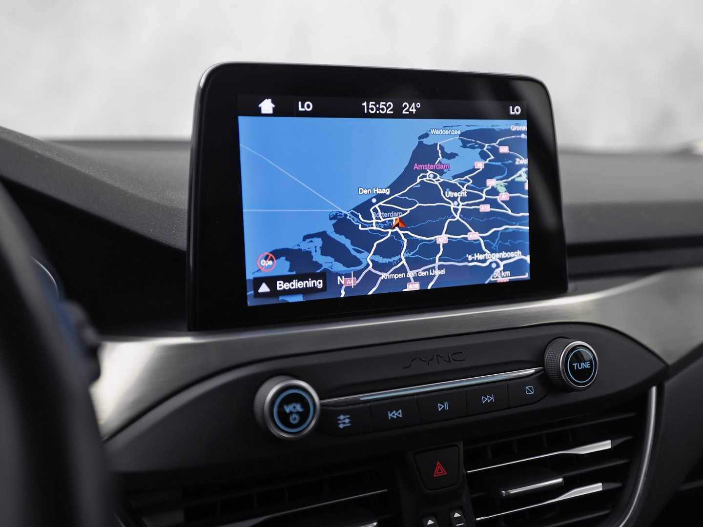 Ford Focus Wagon 1.0 EcoBoost Titanium Sport (APPLE CARPLAY, GROOT NAVI, STUUR/STOELVERWARMING, CAMERA, SPORTSTOELEN, GETINT GLAS, ADAPTIVE CRUISE, NIEUWSTAAT)