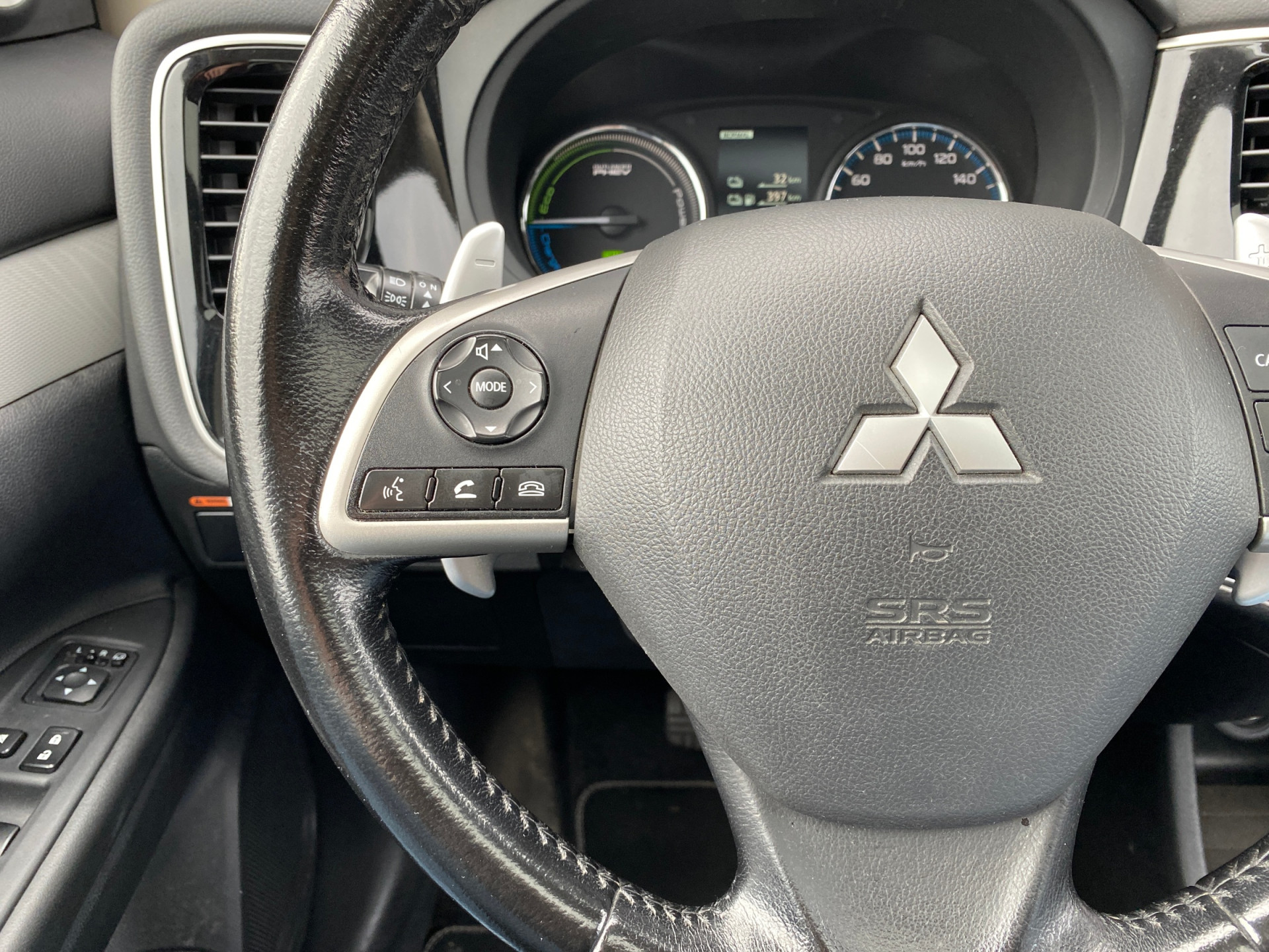 Mitsubishi Outlander 2.0 PHEV Instyle 4WD 203 pk | navigatie | leder interieur | schuifdak | trekhaak | elektr. achterklep