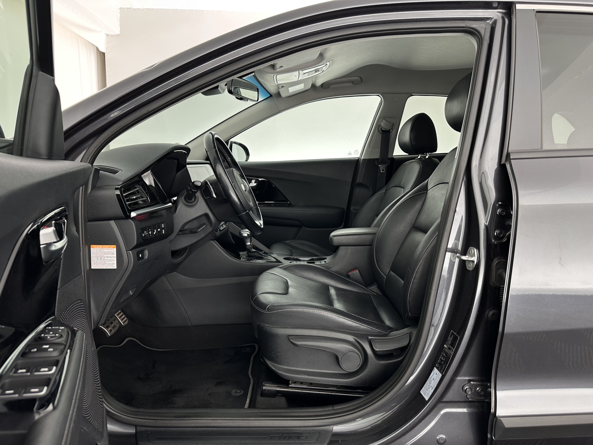 Kia Niro 1.6 GDi Hybrid Dynamic Plus Line (INCL-BTW) Aut. *LEATHER | FULL-LED | ADAPTIVE-CRUISE | BLINDSPOT | HEATED-COMFORTSEATS | CAMERA | KEYLESS | NAVI-FULLMAP | AMBIENTLIGHT | LANE-ASSIST | TOWBAR | 16''ALU*