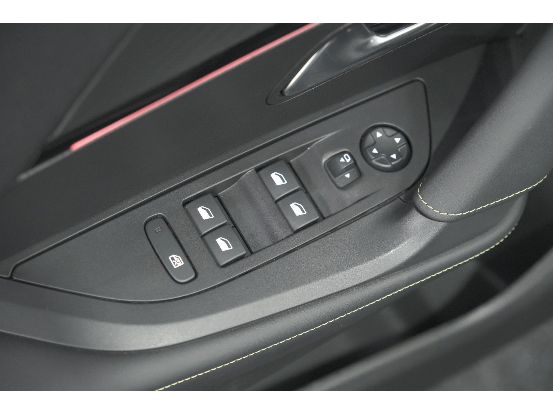 Peugeot 2008 PureTech 130 EAT8 GT | 360 Camera | Adaptieve Cruise Control | Stoelmaasage | Apple Carplay