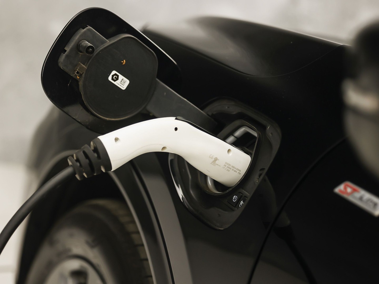 Ford Kuga 2.5 PHEV ST-Line X 225Pk Automaat (VIRTUAL COCKPIT, BANG&OLUFSEN, APPLE CARPLAY, ELEK SPORTSTOELEN, LEDER/ALCANTARA, CAMERA, ELEK ACHTERKLEP, KEYLESS, NIEUWSTAAT)