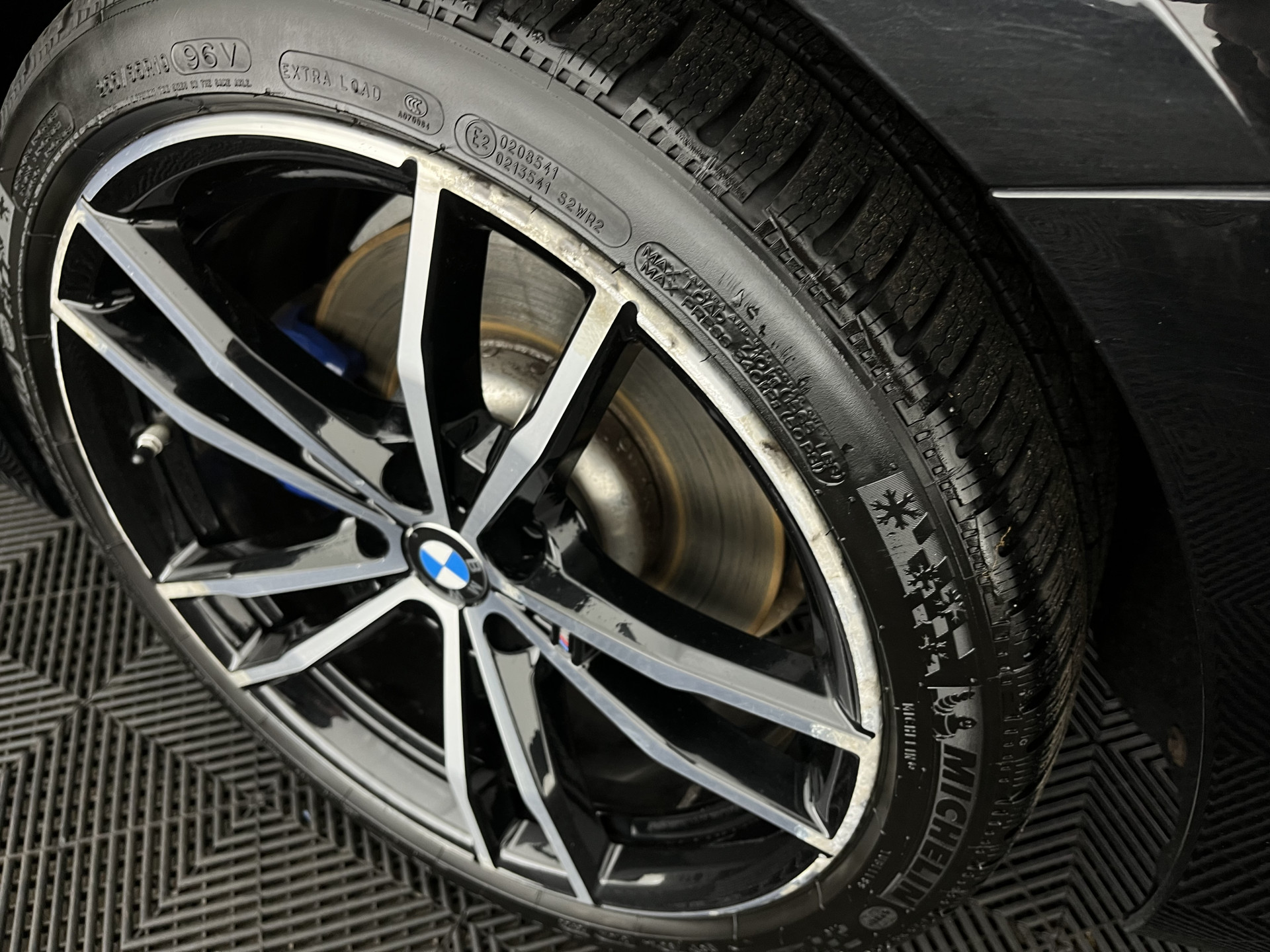 BMW 3-serie Touring 330e eDrive  M-Sportpack Edition (Plug-In) (INCL-BTW) *PANO | LEATHER | HEAD-UP | ADAPTIVE-CRUISE | FULL-LED | KEYLESS | DIGI-COCKPIT | HEATED-SPORTSEATS | CAMERA | HIFI-SOUND | PRIVACYGLASS | DAB+ | SHIFTPADDLES | NAVI-FULLMAP | 19"A