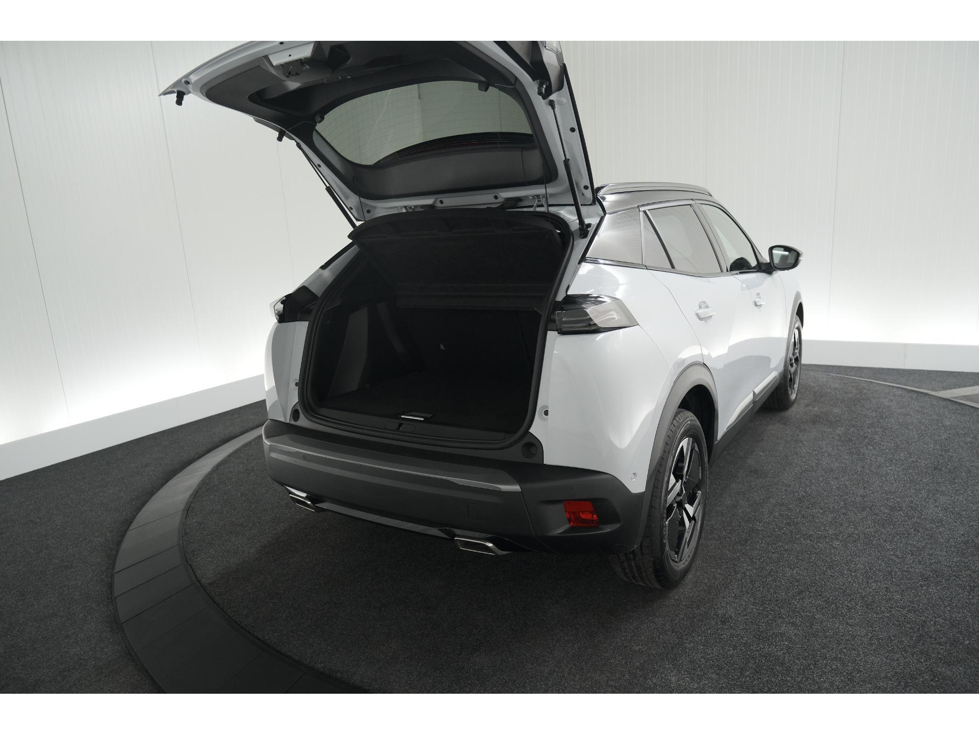 Peugeot 2008 PureTech 130 EAT8 GT | 360 Camera | Stoelmassage | Adaptieve Cruise Control | Dodehoekdetectie