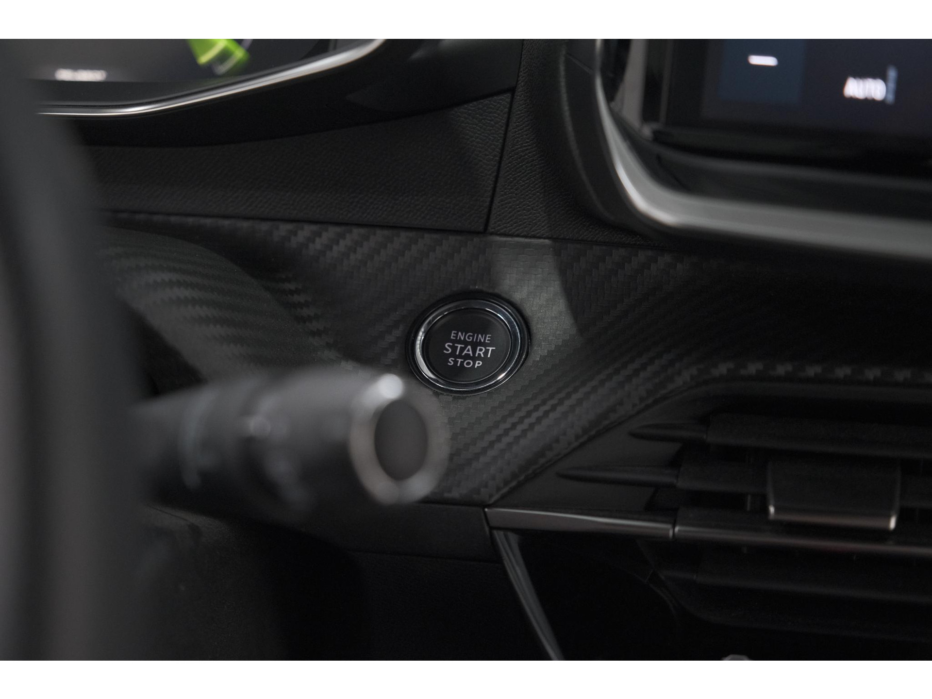 Peugeot 2008 PureTech 130 EAT8 GT | Camera | Apple Carplay | Parkeersensoren | 17 Inch Lichtmetalen Velgen