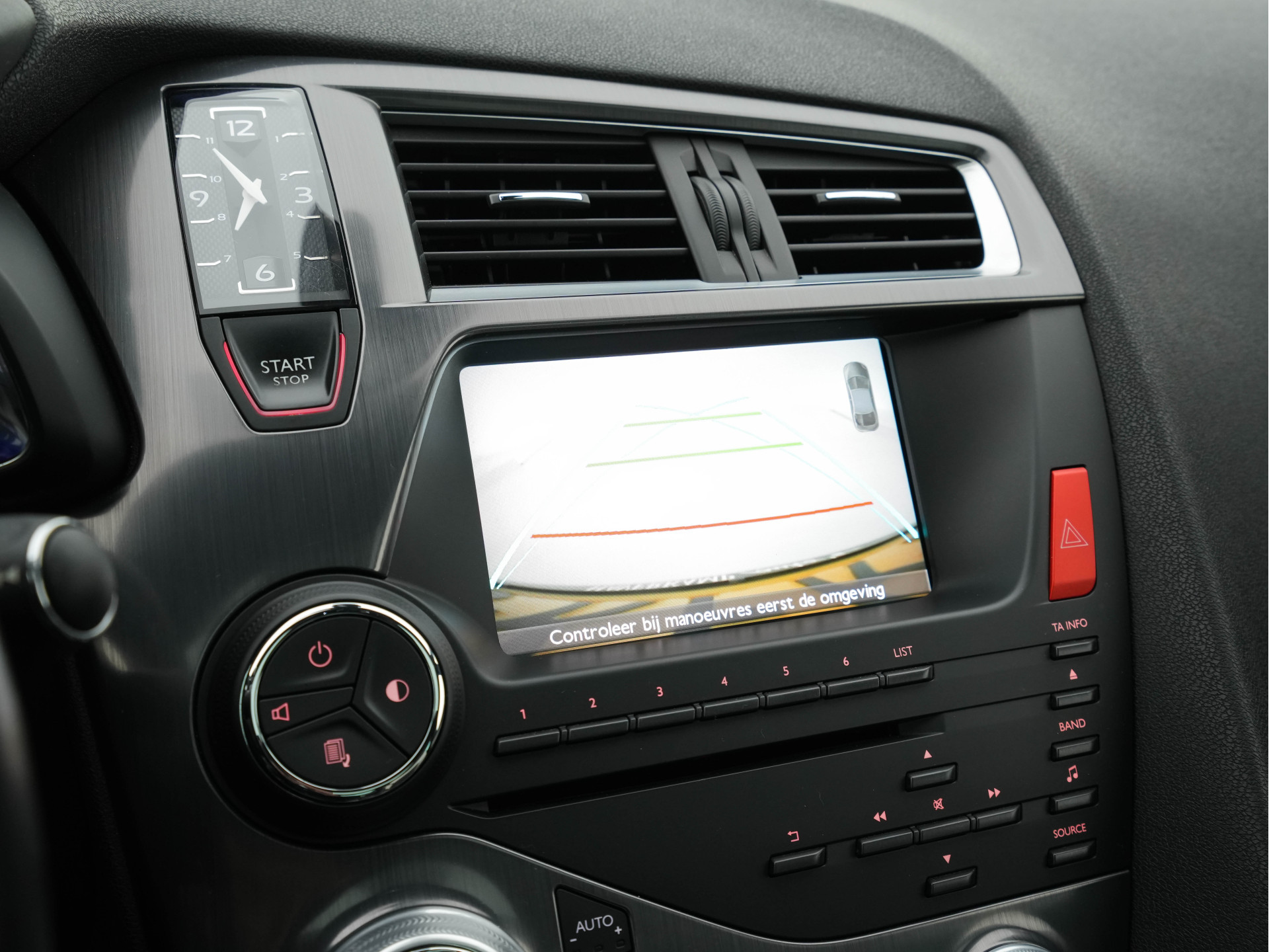 Citroën DS5 2.0 Hybrid4 Business Executive Aut. *PANO | TWO-TONE-LEATHER | MEMORY-PACK | NAVI-FULLMAP | XENON | KEYLESS | CAMERA | HEAD-UP | MASSAGE-SEAT | CRUISE | SPORT-SEATS | 17"ALU*