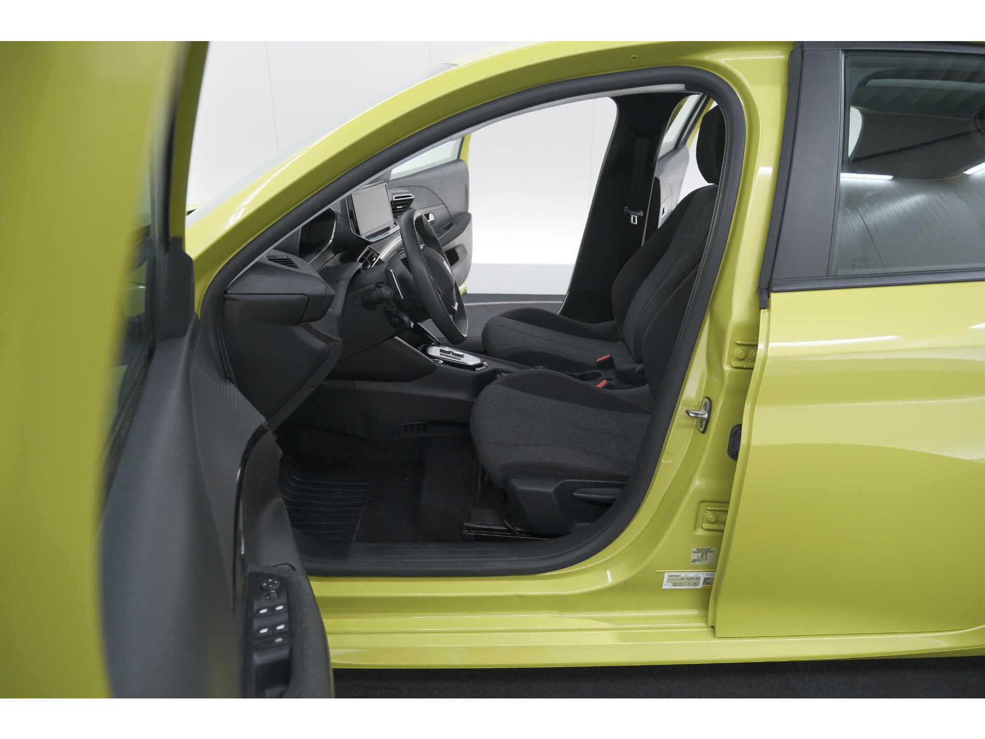 Peugeot 208 1.2 Hybrid 110 e-DCS6 Style | Parkeersensoren | Apple Carplay | Cruise Control | Airco