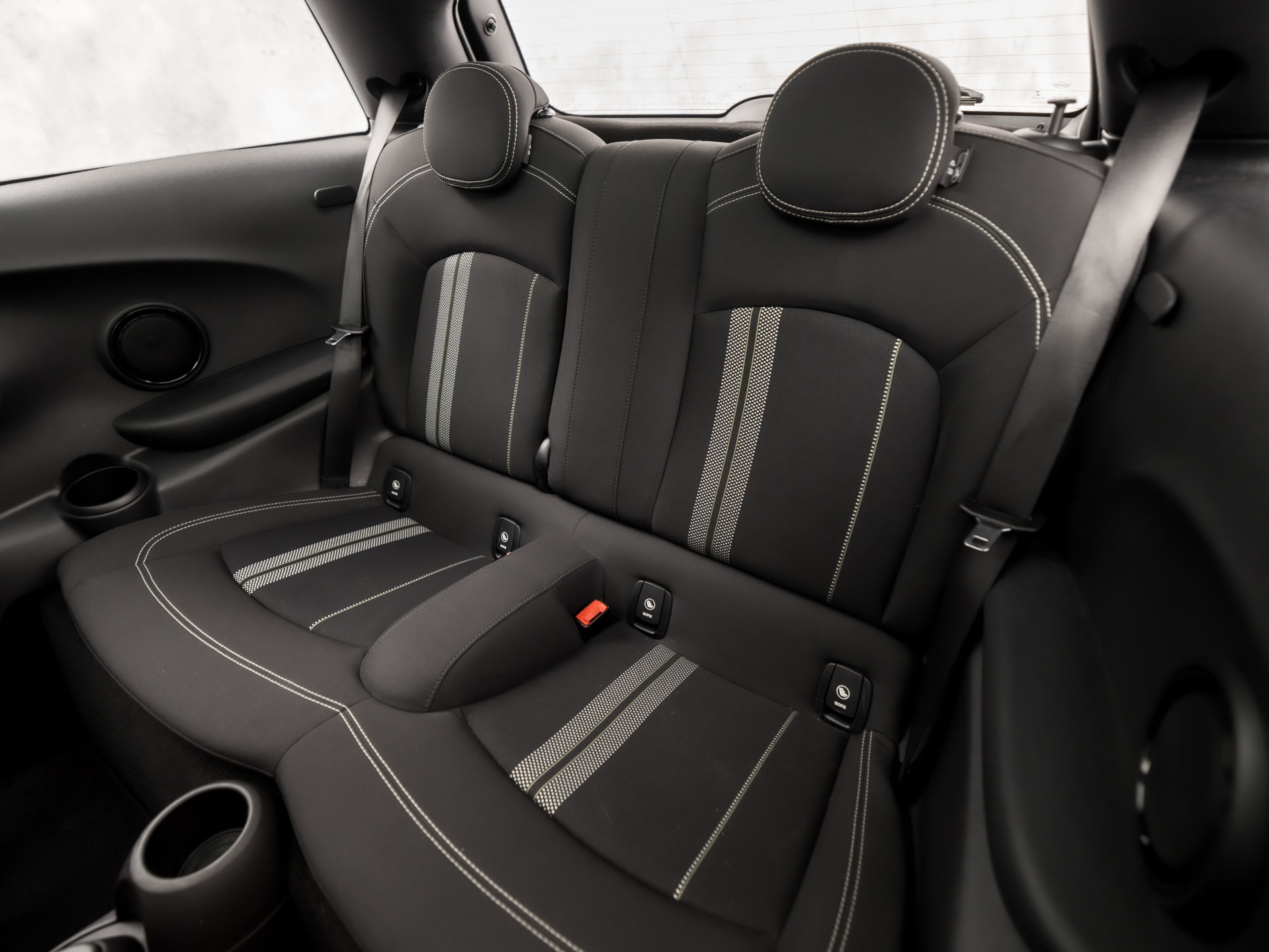 MINI Mini 1.5 Cooper Sport Automaat (PANORAMADAK, JCW PACK, NAVIGATIE, CLIMATE, ZWART HEMEL, SPORTSTOELEN, PARKEERSENSOREN, CRUISE, NIEUWE APK, NIEUWSTAAT)