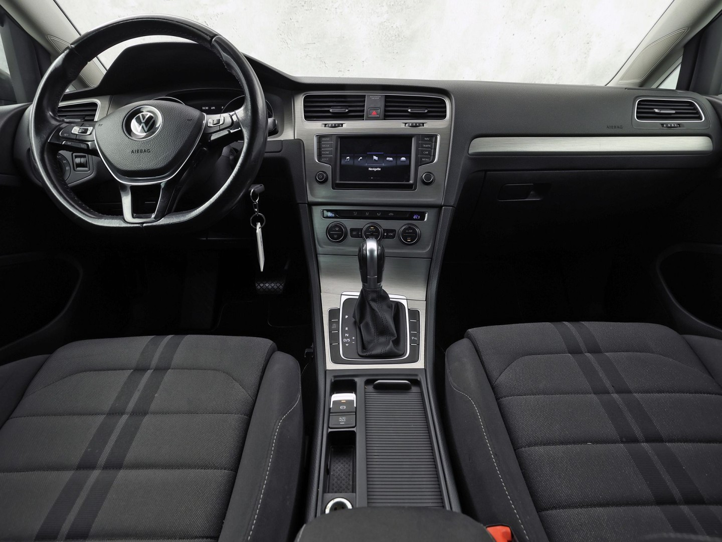 Volkswagen Golf 1.0 TSI Sportline Automaat (APPLE CARPLAY, NAVIGATIE, CAMERA, CLIMATE, SPORTSTOELEN, GETINT GLAS, LM VELGEN, CRUISE, NIEUWSTAAT)