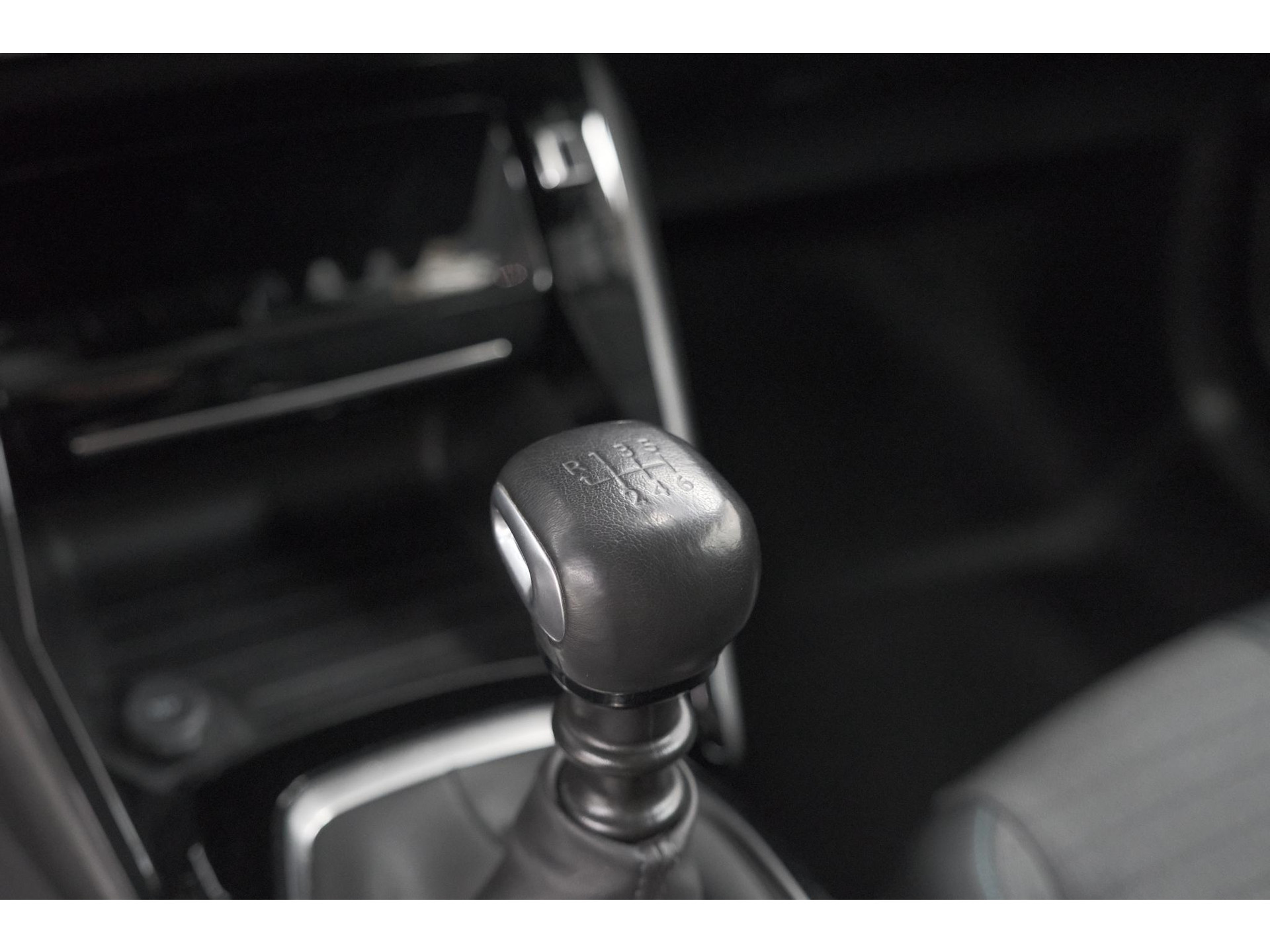 Peugeot 208 PureTech 100 Allure | Navigatie | Parkeersensoren | Apple Carplay