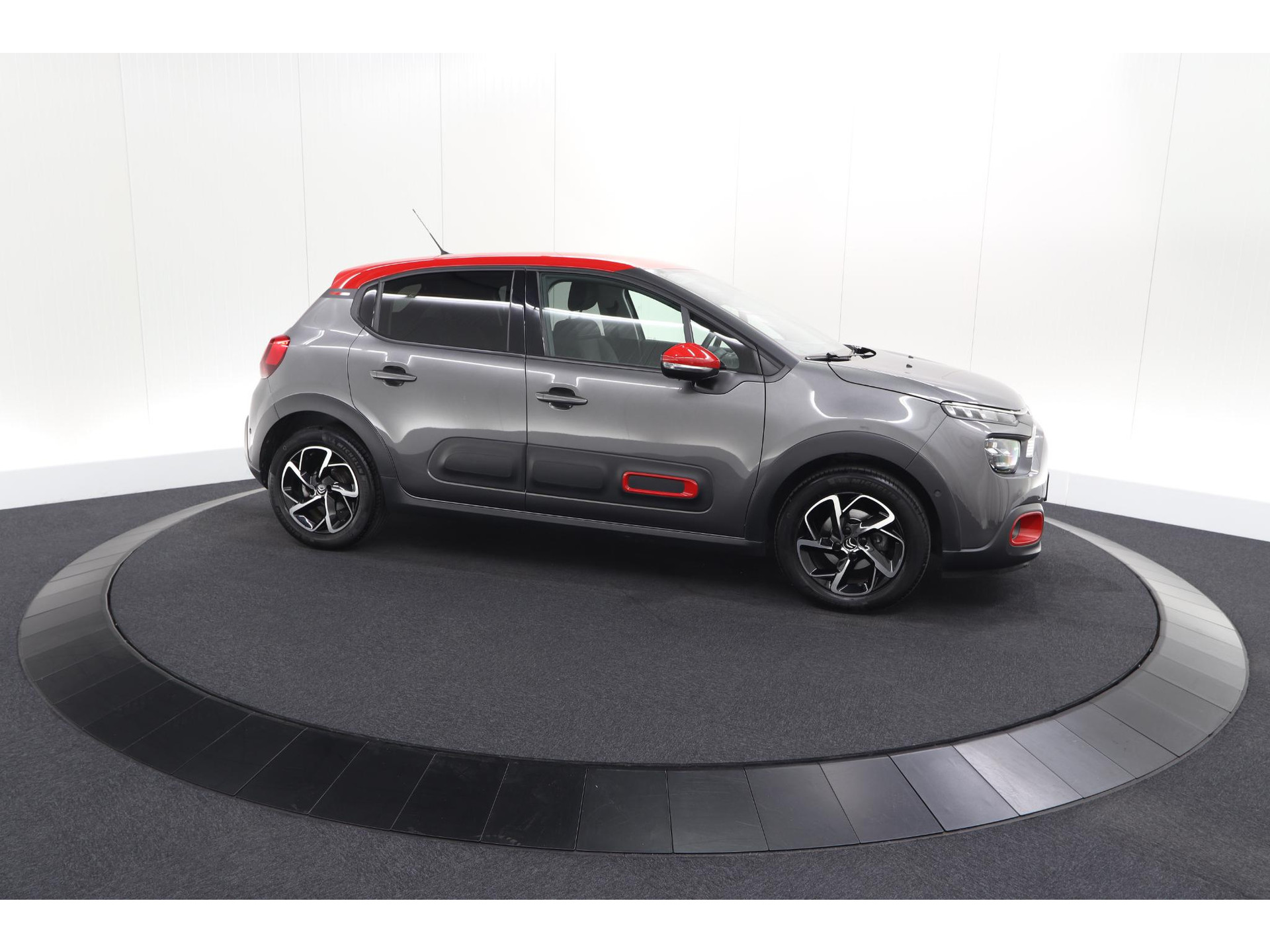 Citroen C3 PureTech 110 EAT6 Business | Trekhaak | Camera | Dodehoekdetectie | Navigatie | Climate Control