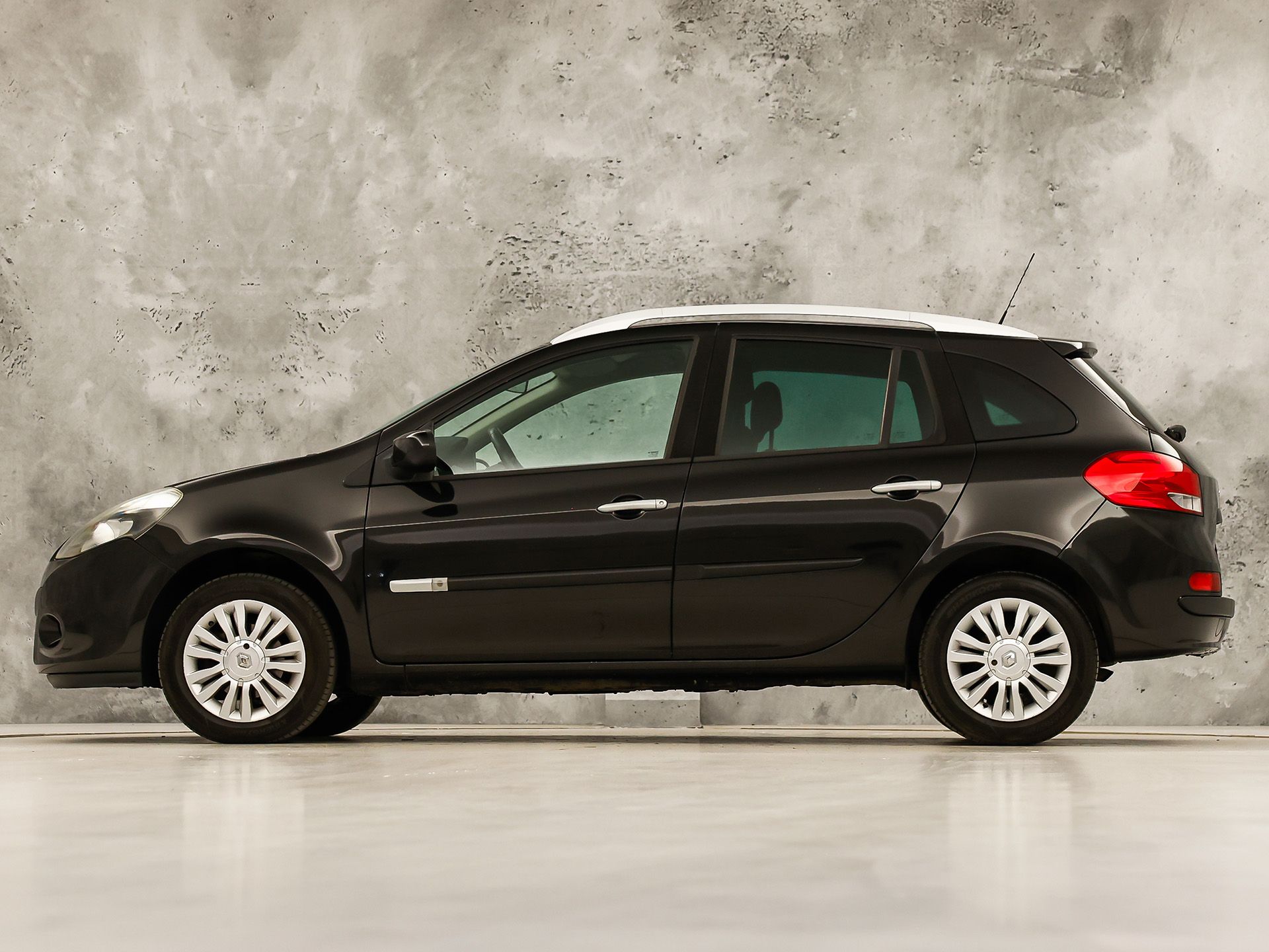 Renault Clio Estate 1.2 TCE Collection (AIRCO, ELEK RAMEN, CRUISE, SPORTSTOELEN, GETINT GLAS, LM VELGEN, NIEUWSTAAT)