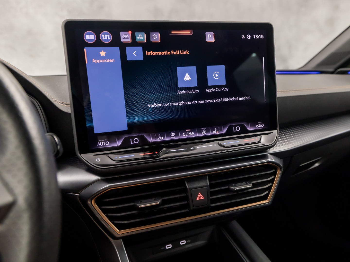 CUPRA Leon 1.5 TSI Sport 150Pk Automaat (APPLE CARPLAY, GROOT NAVI, KUIPSTOELEN, SENNHEISER AUDIO, CAMERA, STUUR/STOELVERWARMING, GETINT GLAS, NIEUWSTAAT)