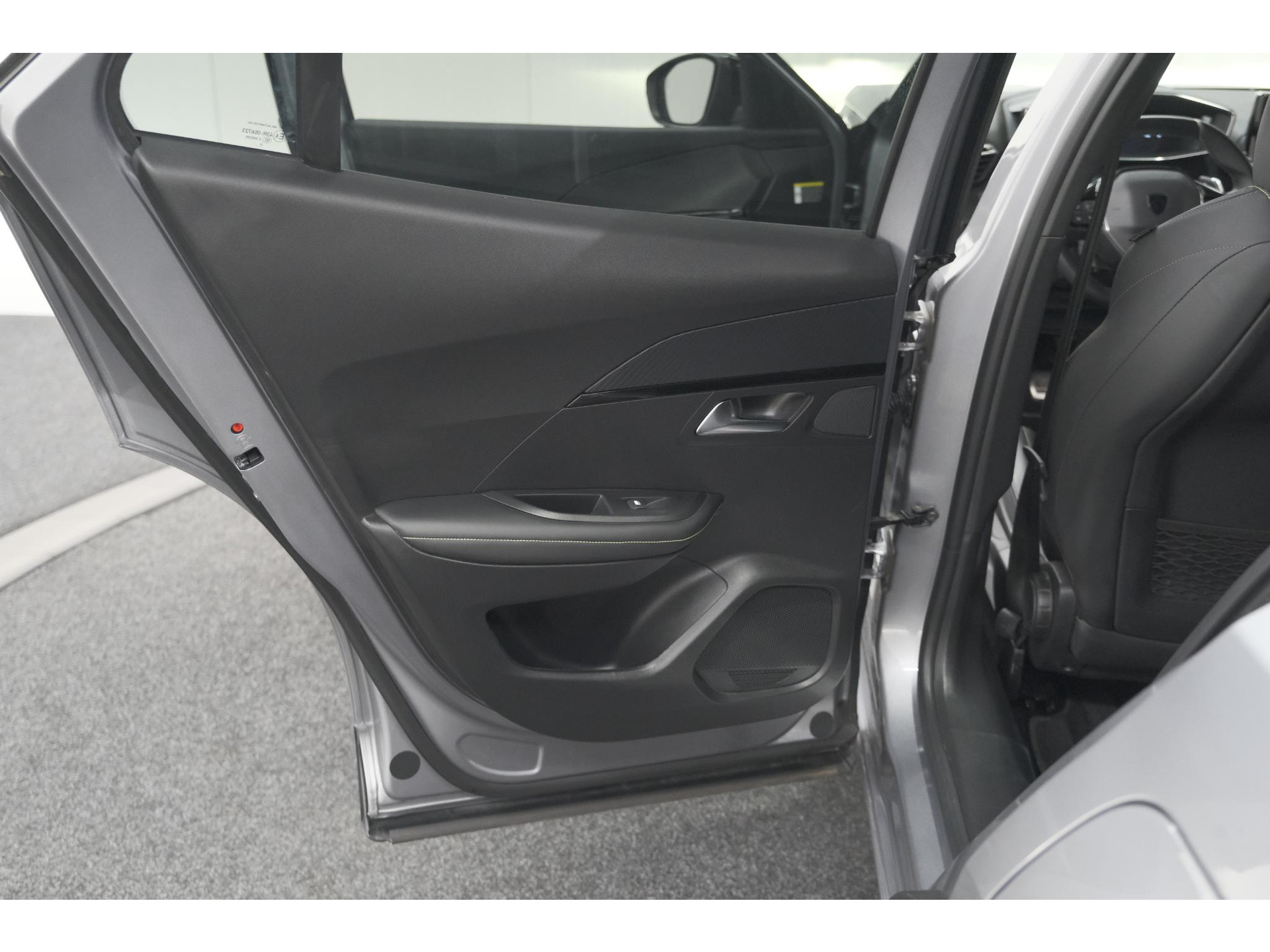 Peugeot 2008 PureTech 130 EAT8 GT | 360 Camera | Adaptieve Cruise Control | Dodehoekdetectie | Navigatie
