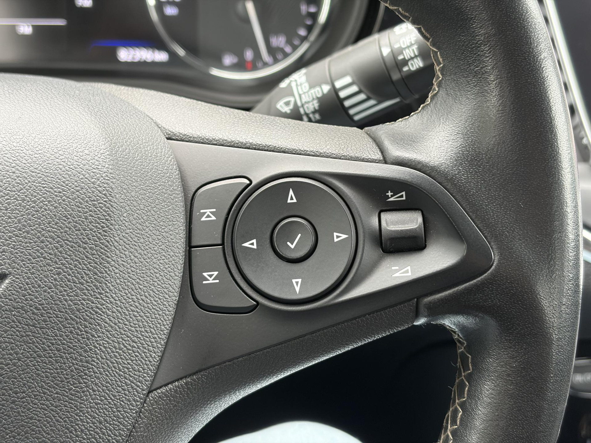Opel Astra 1.2 Business Elegance 2e Eigenaar l Navi l Camera l Carplay l Keyless l Trekhaak l 110pk l Pdc V+A l Halfleder l 6 Bak l N.A.P l | Lm velgen l Rijstrooksensor l Apk tot 07-2027