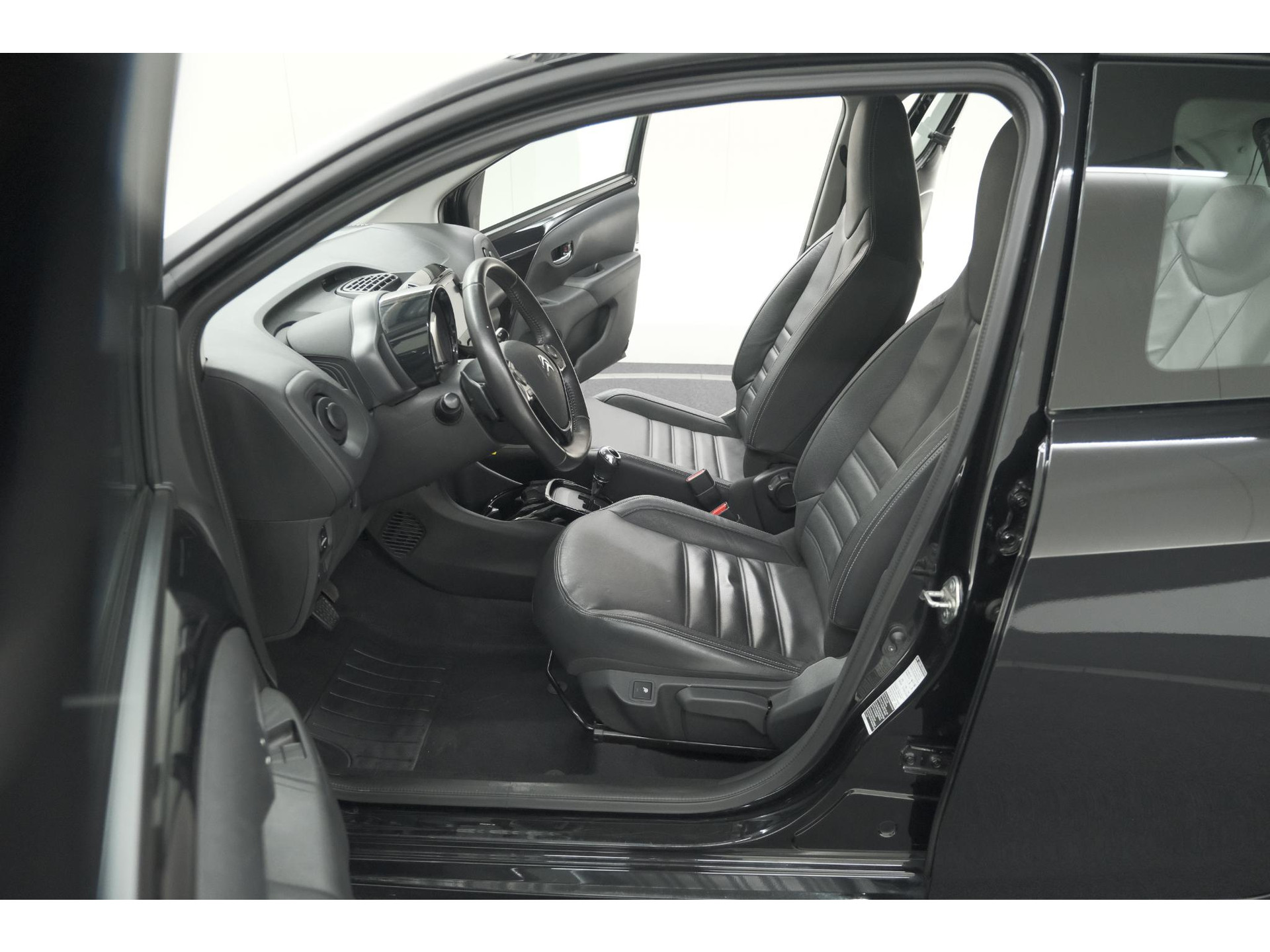 Citroen C1 1.0 VTi Shine | Automaat | Stoelverwarming | Camera | Lederen bekleding