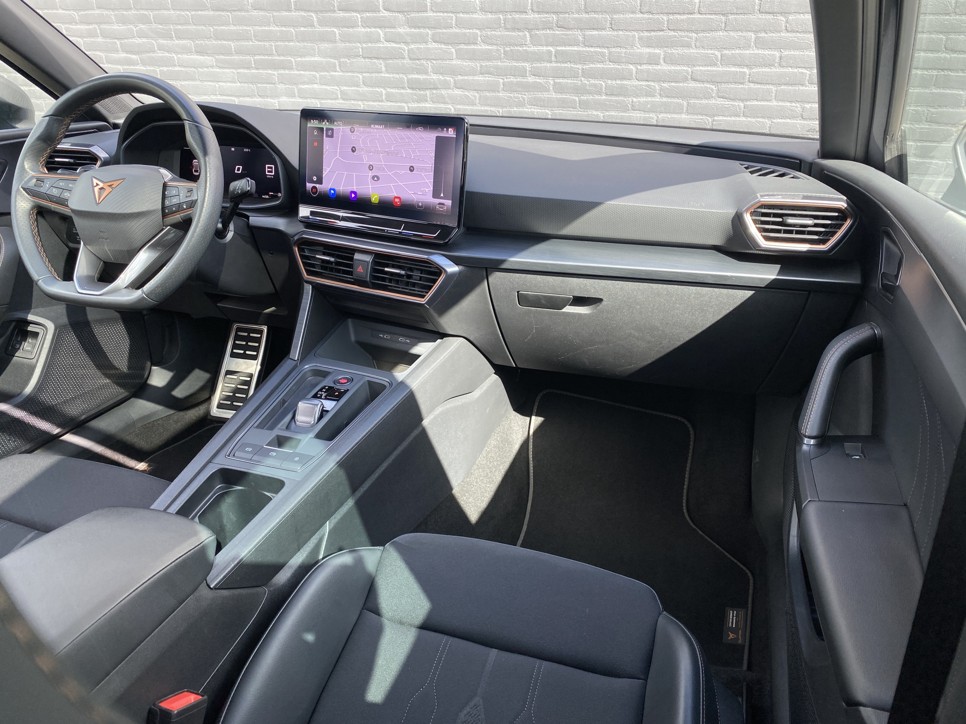CUPRA Leon Sportstourer 1.4 e-Hybrid VZ Performance 245 pk | 1e eigenaar | dealer onderh. | panoramadak | elektr. a. klep | kuipstoelen