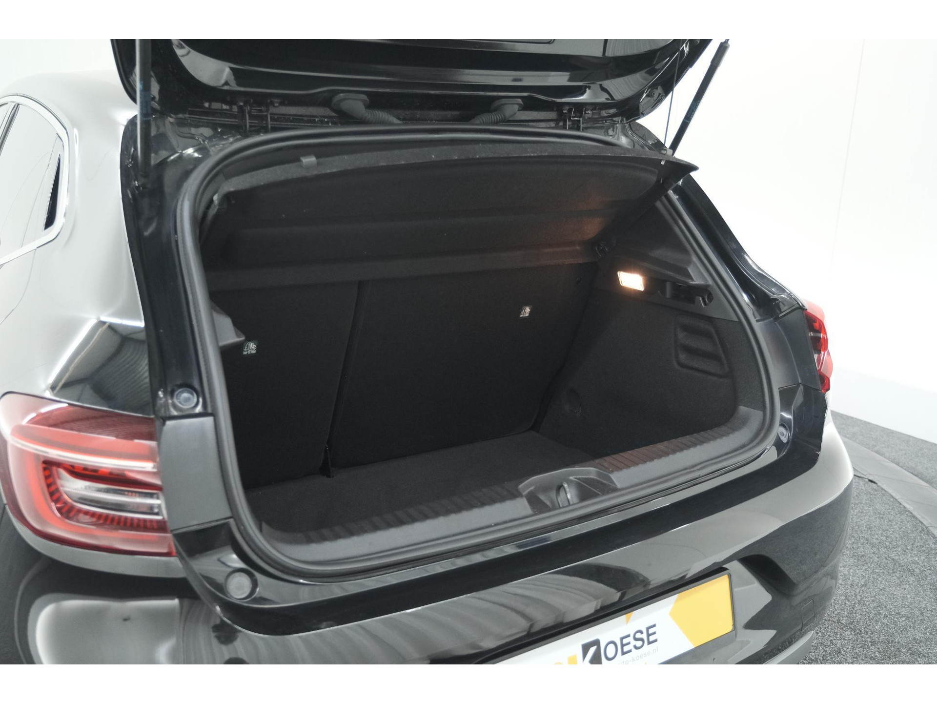 Renault Clio 1.6 E-Tech Hybrid 140 R.S. Line | 360 Camera | Apple Carplay | 9.3 Inch Groot Scherm | Sportstoelen