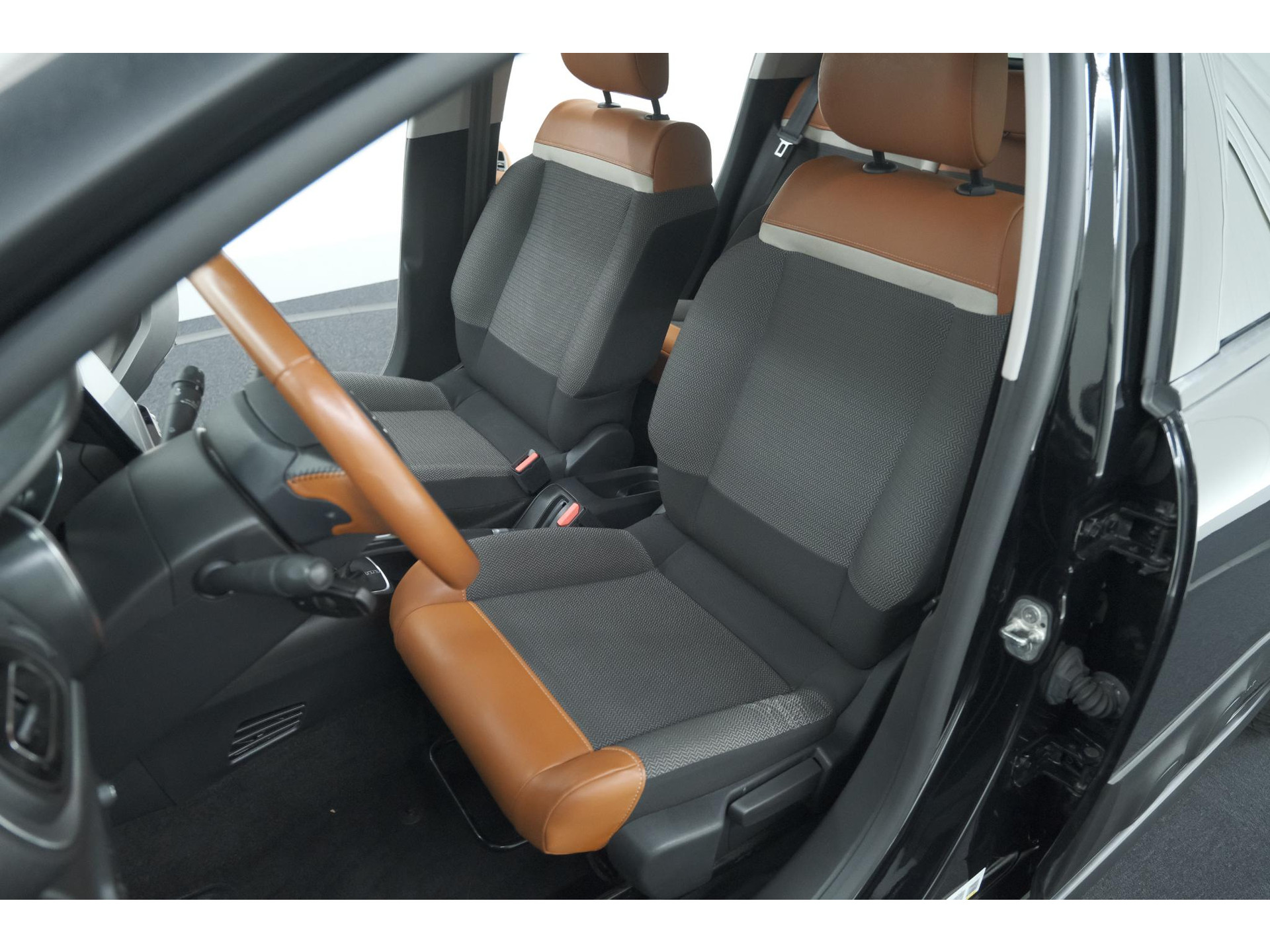 Citroen C3 PureTech 110 S&S Shine | Trekhaak | Parkeersensoren | Navigatie | Apple Carplay