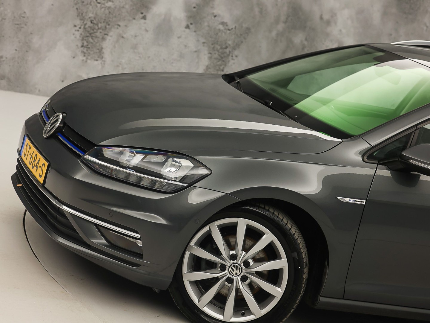 Volkswagen Golf Variant 1.5 TSI Highline 150Pk Automaat (VIRTUAL COCKPIT, APPLE CARPLAY, ALCANTARA, CAMERA, TREKHAAK, SPORTSTOELEN, GETINT GLAS, ADAPTIVE CRUISE, TREKHAAK, NIEUWSTAAT)