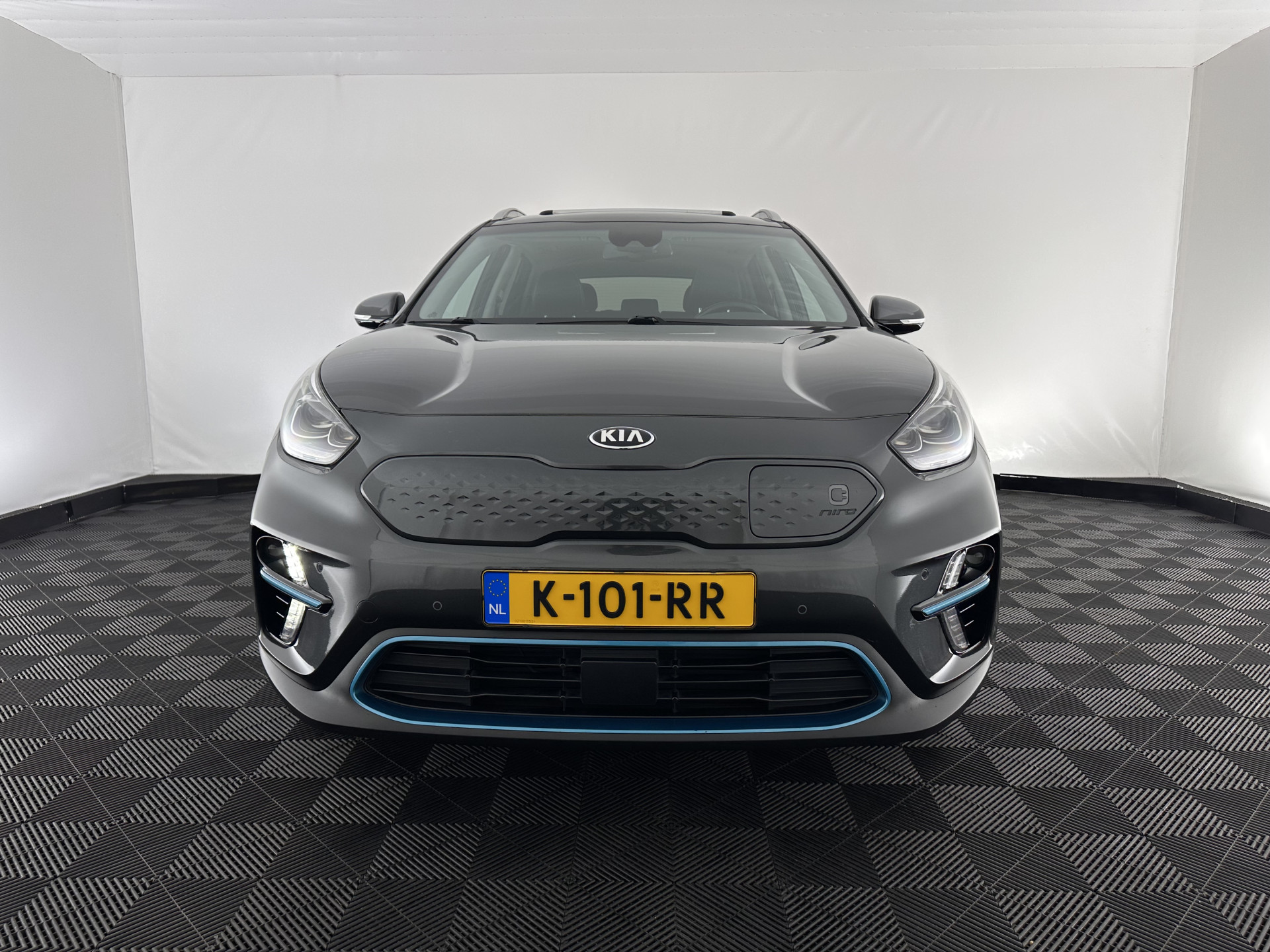 Kia e-Niro ExecutiveLine 64 kWh [ 3-Fase ] Aut. *PANO | LUXURY-LEATHER | JBL-AUDIO | FULL-LED | NAVI-FULLMAP | DAB | ADAPTIVE-CRUISE | CAMERA | MEMORY-PACK | LANE-ASSIST | CCS-FASTLOADER | KEYLESS | DIGI-COCKPIT | TOWBAR | 17"ALU*