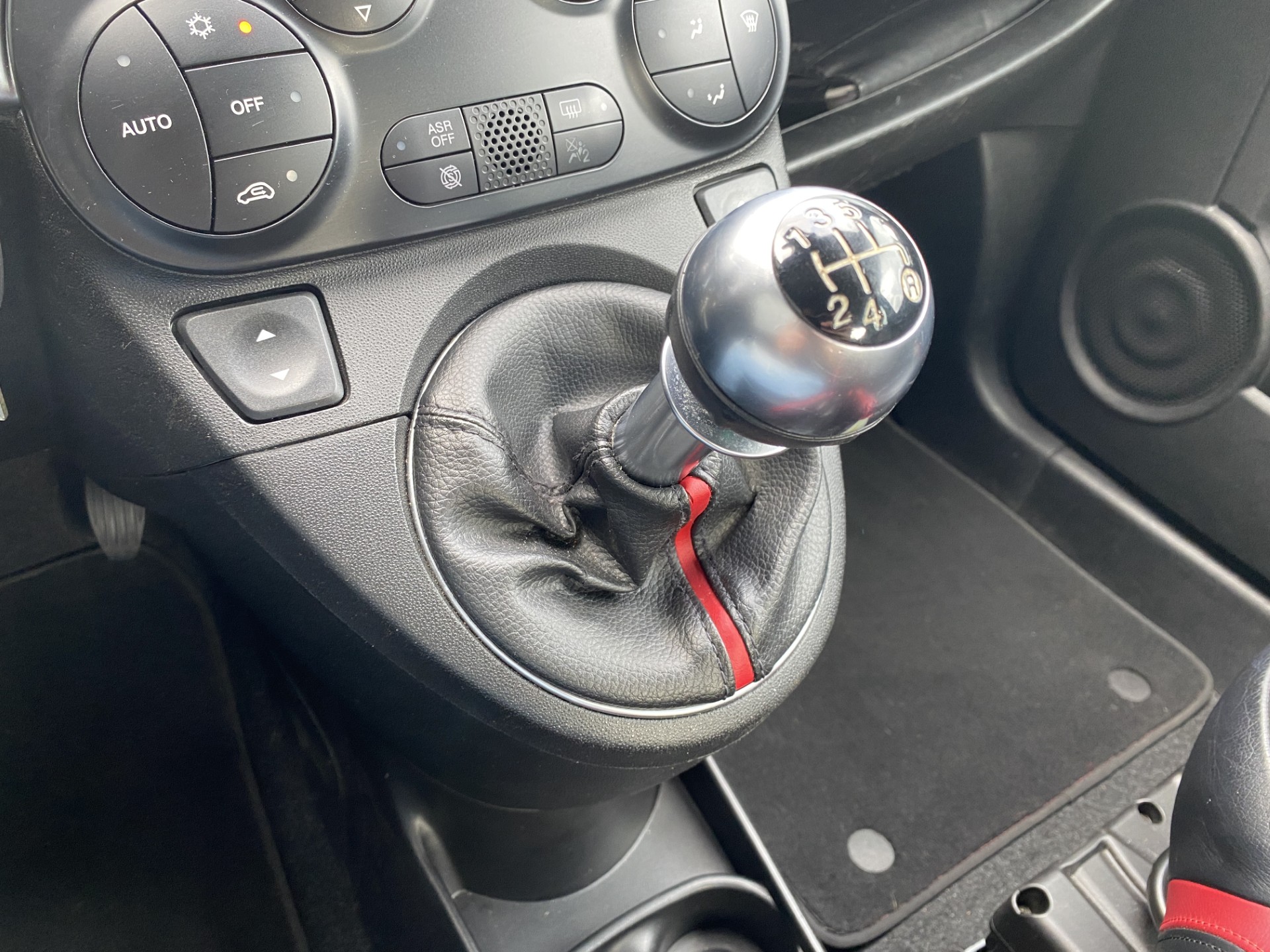 Fiat 500 C 0.9 TwinAir Turbo 500S Sport | leder interieur | climate control | parkeersensoren | all season banden | NL auto