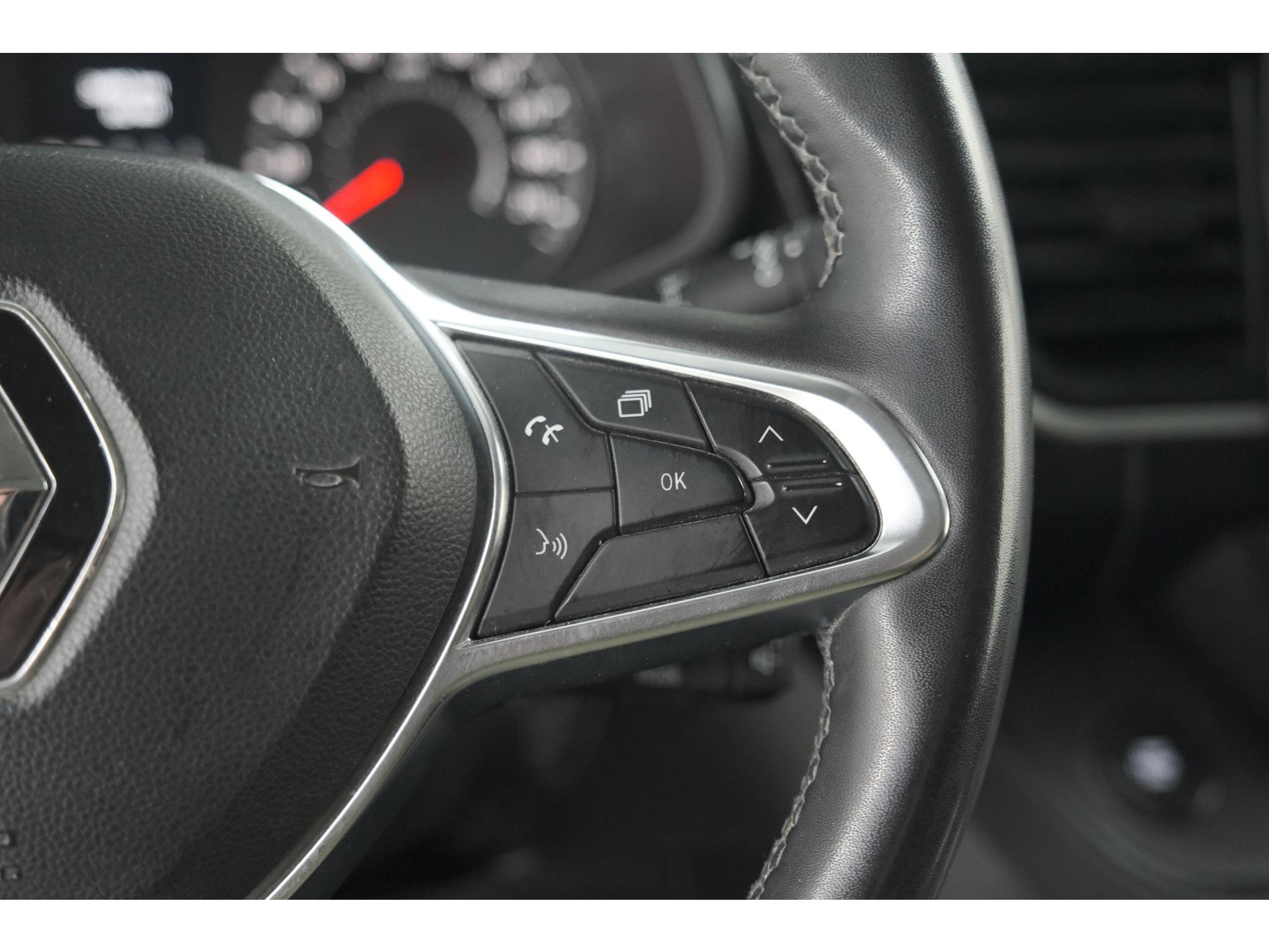 Renault Trafic 2.0 dCi 110 T30 L2H1 Work Edition | Trekhaak | Camera | Navigatie | Sidebars | Betimmering Laadruimte