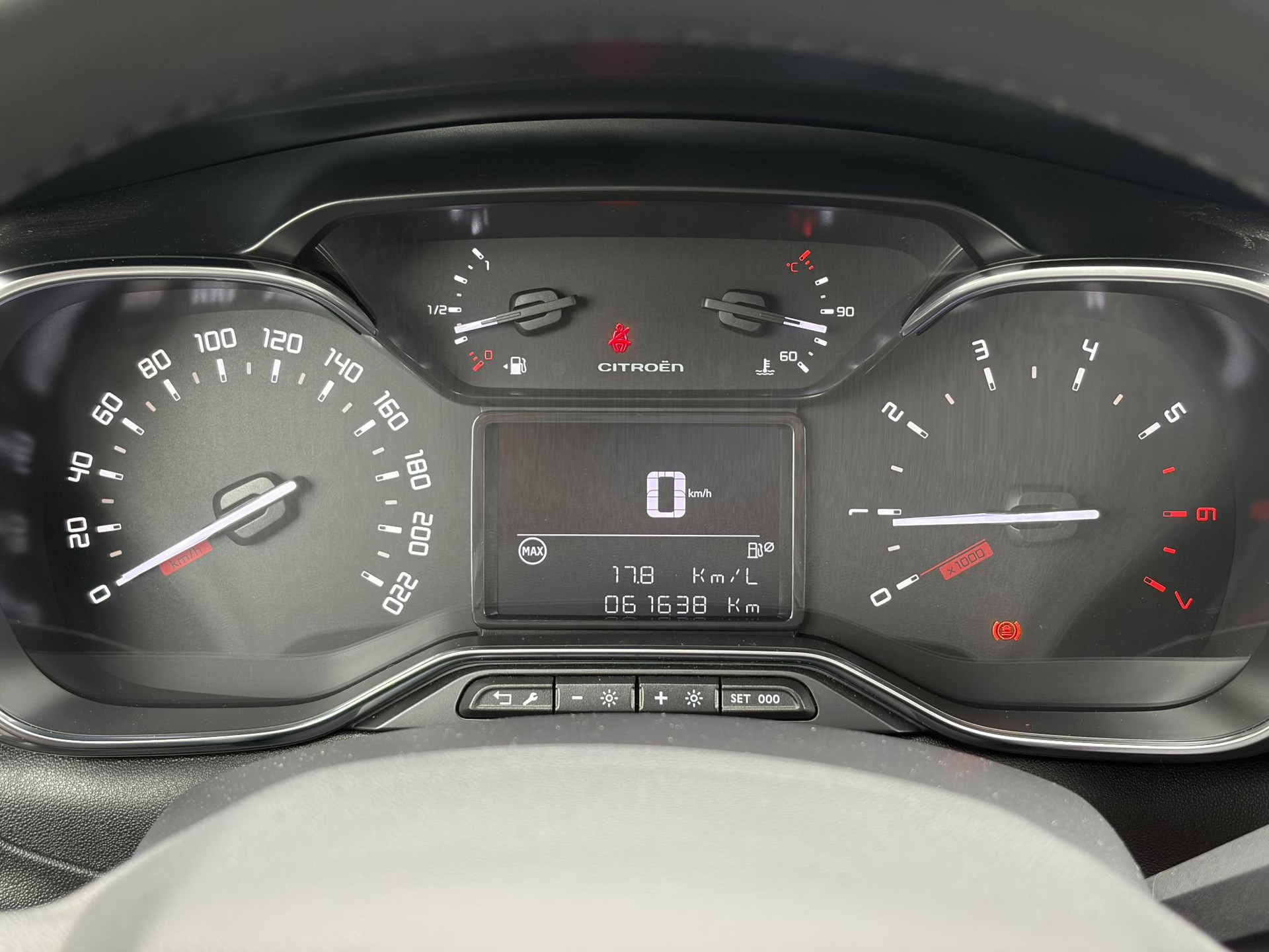 Citroen C3 1.2 PureTech S&S Shine D-riem vv in 02-2025 l 1e Eigenaar l Dealer Onderhouden l 110pk l Navi l Camera l Carplay l Clima l Cruise l Lm velgen l 6 Bak l Rijstrooksensor l Pdc l N.A.P l Apk tot 03-2027