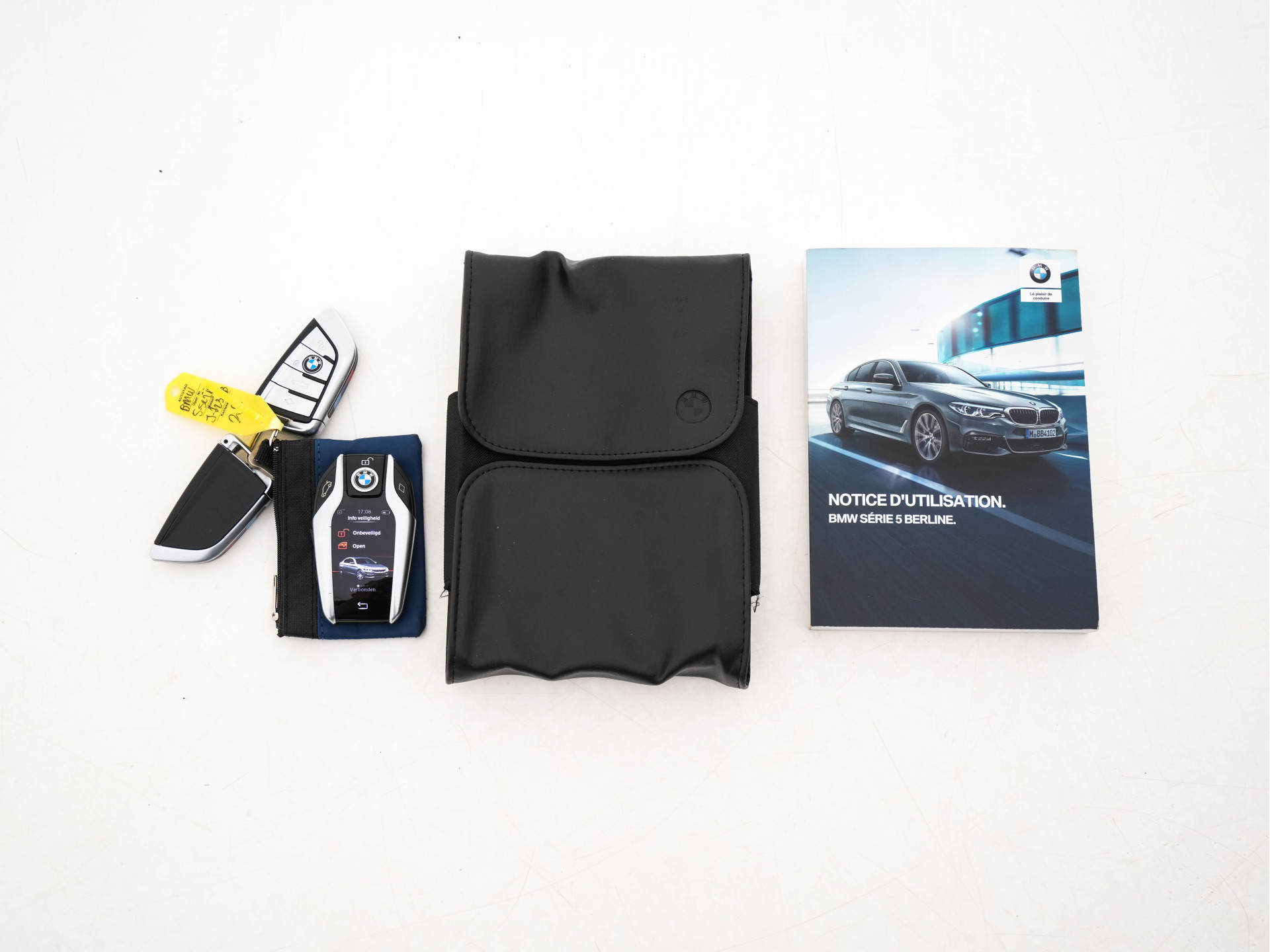 BMW 5-serie 520d xDrive M-Sport-Pack High Executive (INCL-BTW) Aut. *PANO | LUXURY-LEATHER | FULL-LED | HEAD-UP | DIGI-COCKPIT | NAVI-FULLMAP | TOP-VIEW | MEMORY-PACK | ECC | AMBIENT-LIGHT | PDC | CRUISE | SHIFT-PADDLES | TOWBAR  | 20''ALU*