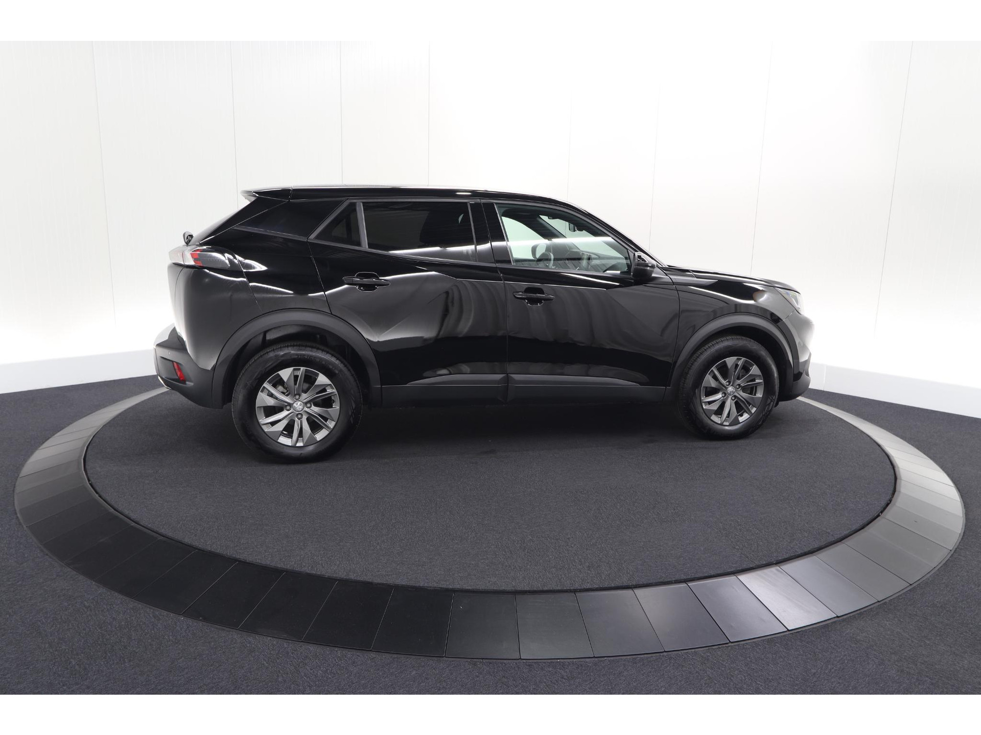 Peugeot 2008 PureTech 130 EAT8 Active Pack | Parkeersensoren | Apple CarPlay | Climate Control | Stoelverwarming