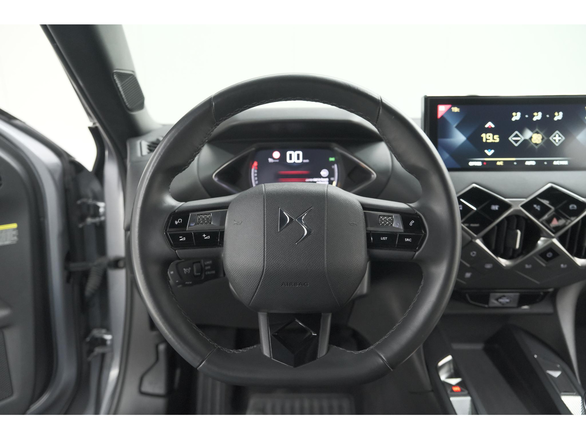 DS 3 Crossback PureTech 100 Montmartre | Parkeersensoren | Apple Carplay | Allseason Banden | Navigatie | Climate Control