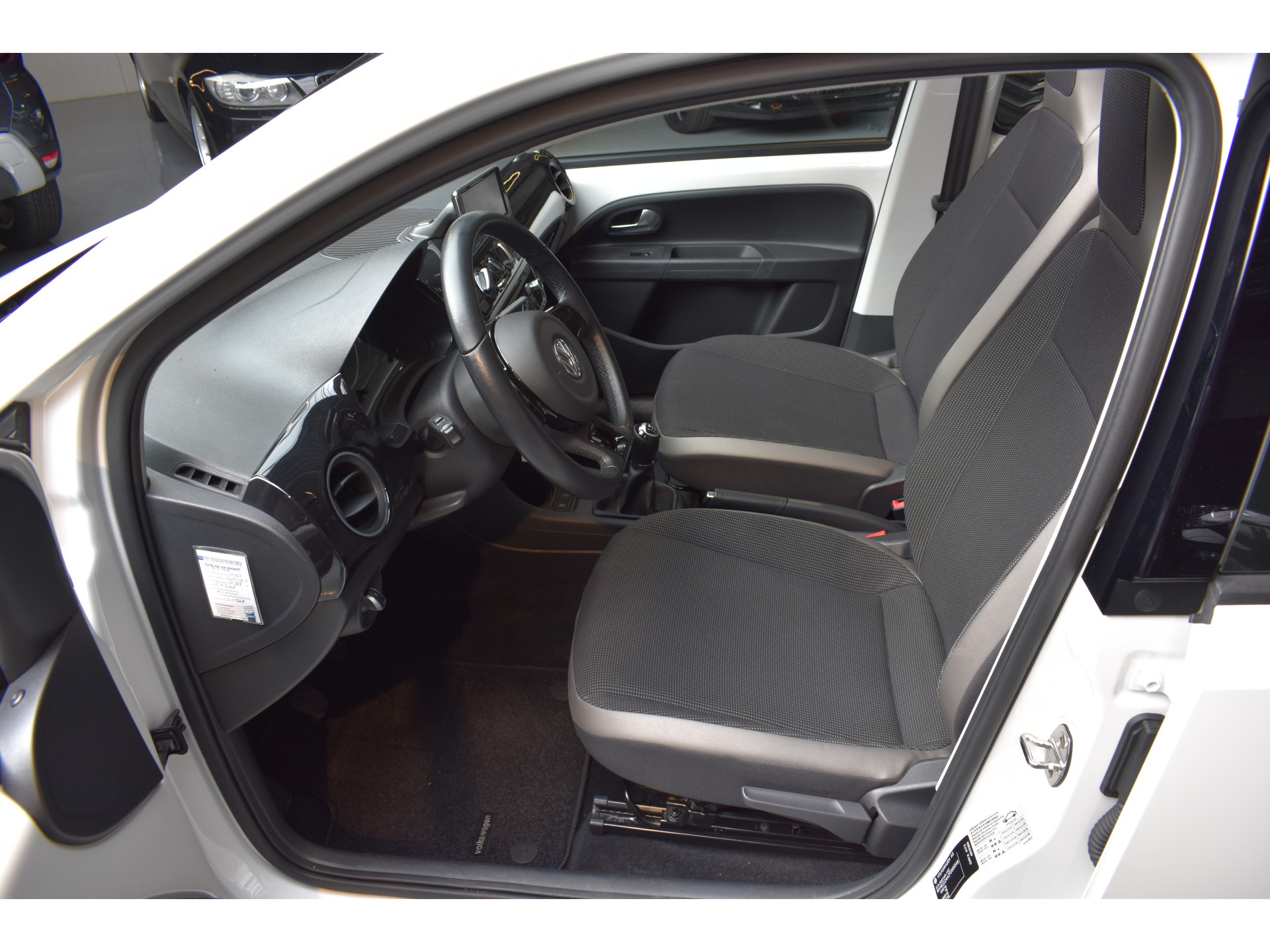 Volkswagen Up! 1.0 high up! BlueMotion Panodak Navigatie Pdc Lage km-stand