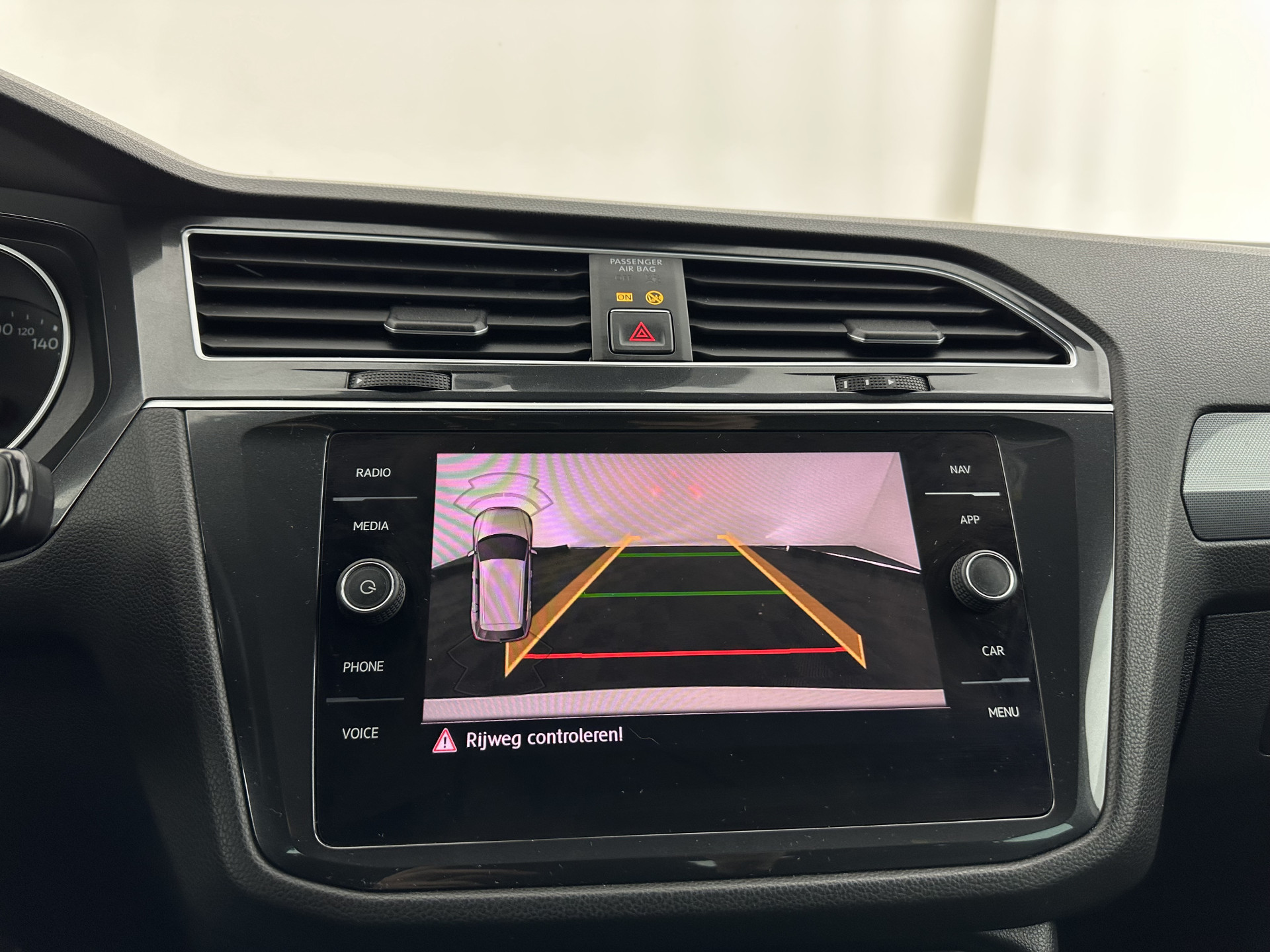 Volkswagen Tiguan 2.0 TSI 4Motion R-Line Highline Aut. *ADAPTIVE-CRUISE | LEATHER-MICROFIBRE | FULL-LED | NAVI-FULLMAP | HEATED-SPORTSEATS | CAMERA | SHIFTPADDLES | PRIVACYGLASS | CARPLAY | ECC | PDC | 20''ALU*