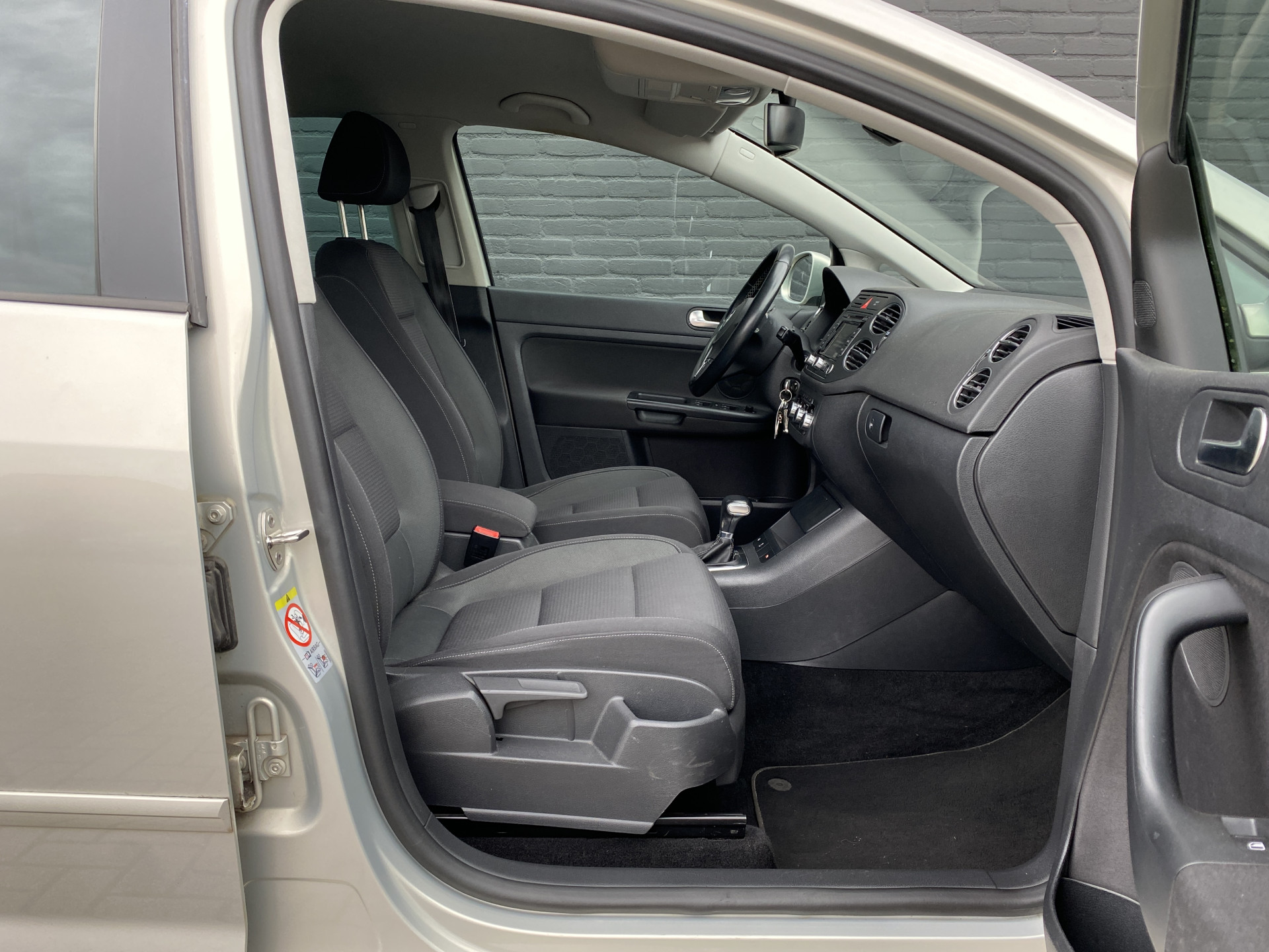 Volkswagen Golf Plus 1.4 TSI 122 pk Team AUT. | navigatie | cruise control | stoelverwarming | trekhaak | all season banden