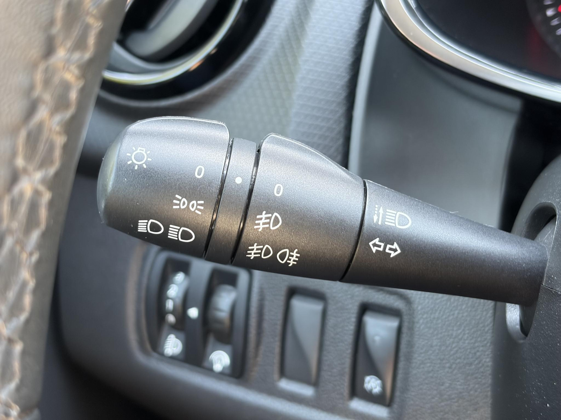 Renault Clio 0.9 TCe Limited Trekhaak,Navi,Keyless,Airco,Cruise,Pdc,Lm velgen,N.A.P,Apk tot 11-2026
