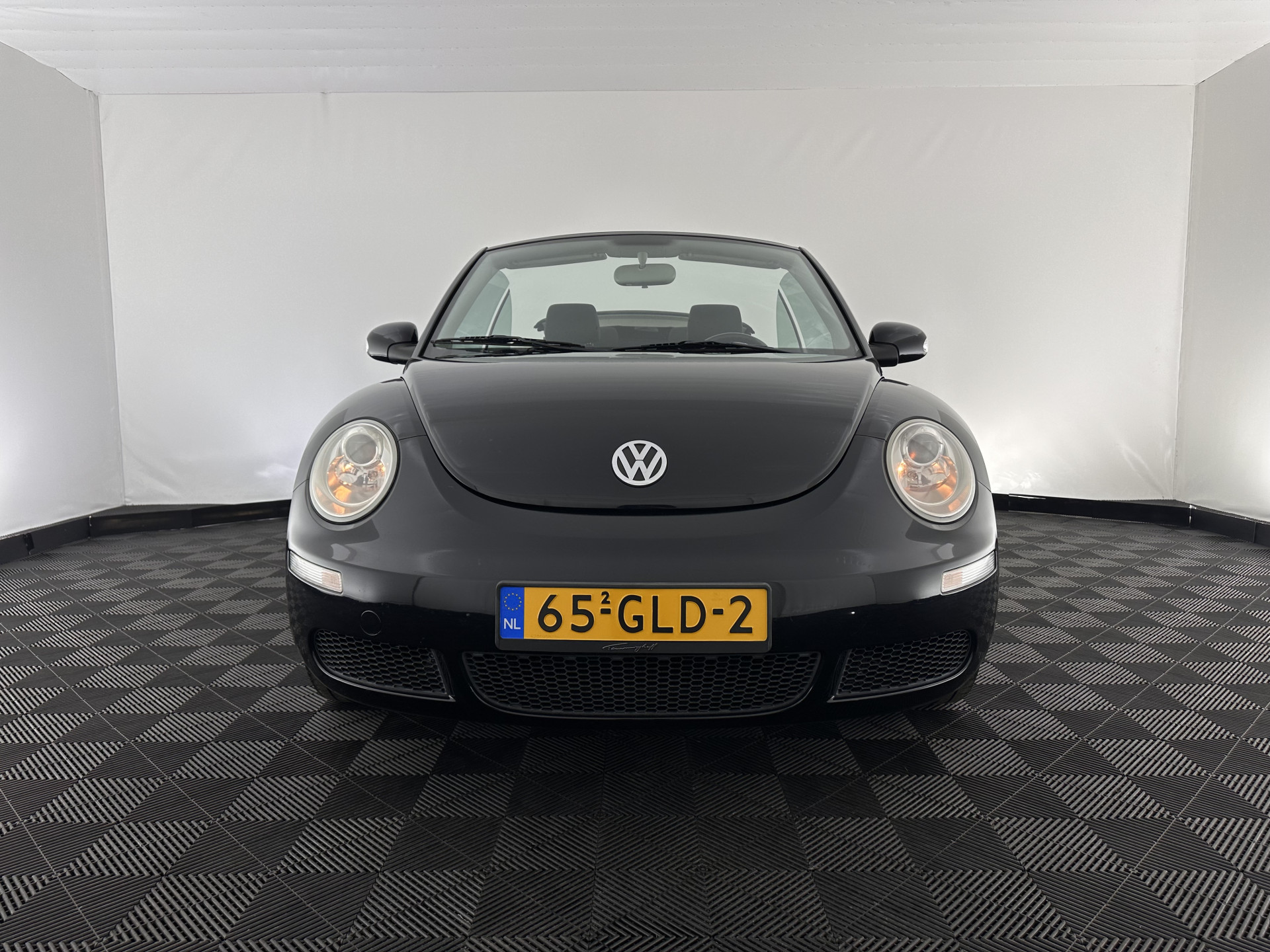 Volkswagen New Beetle Cabriolet 1.6 Highline *AIRCO | CRUISE | COMFORTSEATS | RADIO-CD/MP3 | 17''ALU*