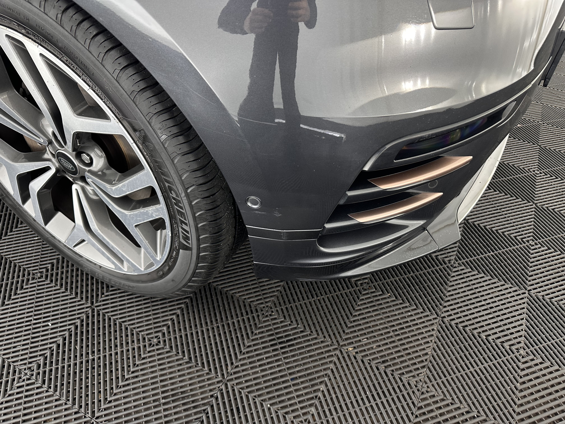 Land Rover Range Rover Velar 2.0 I4 AWD R-Dynamic HSE Aut. *PANO | LEATHER | FULL-LED | MEMORY-PACK | BLINDSPOT | MERIDIAN-SURROUND | DIGI-COCKPIT | CAMERA | KEYLESS | HEATED-COMFORTSEATS | PRIVACYGLASS | SHIFTPADDLES | HEAD-UP | 21"ALU*