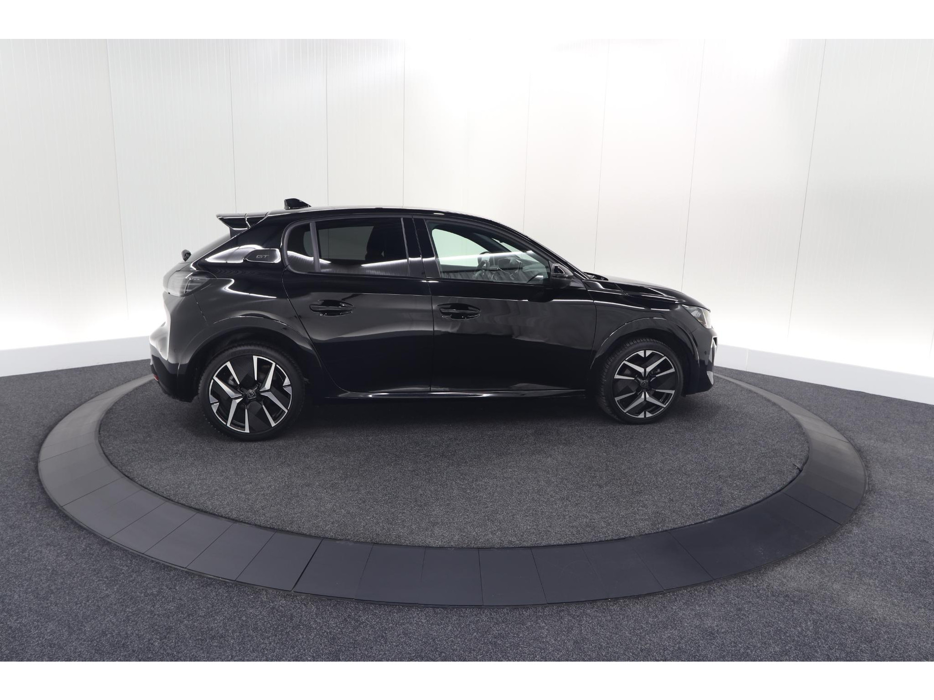 Peugeot 208 Hybrid 136 e-DCS6 GT | 360 Camera | Adaptieve Cruise Control | Dodehoekdetectie | Apple Carplay