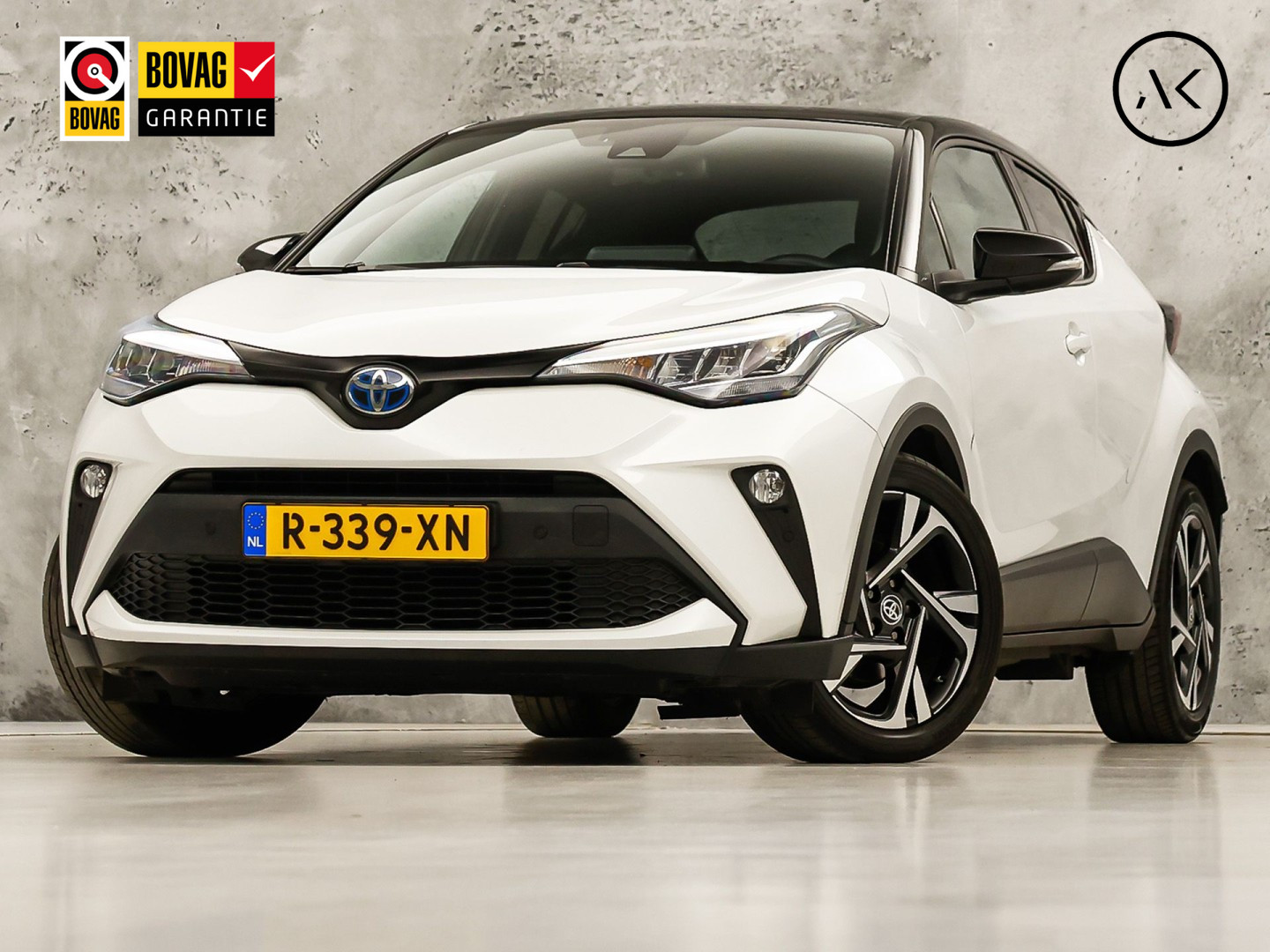 Toyota C-HR 1.8 Hybrid Sport Automaat (GROOT NAVI, CLIMATE, CAMERA, STOELVERWARMING, SPORTSTOELEN, ADAPTIVE CRUISE, GETINT GLAS, KEYLESS, NIEUWSTAAT)