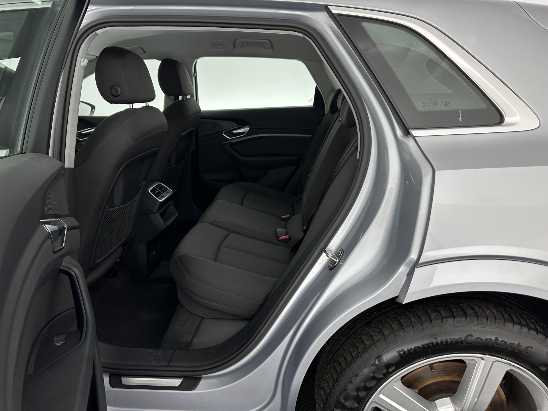 Audi e-tron 50 quattro Business edition 71 kWh [ 3-Fase-11kW ] {SOH-99%} (INCL-BTW) Aut. *HEATPUMP | FULL-LED | DIGI-COCKPIT | NAVI-FULLMAP | MEMORY-PACK |  COMFORTSEATS | KEYLESS | AUDI-SOUND | SHIFTPADDLES | DAB+ | ECC | DRIVE-SELECT | PDC | CRUISE | TO