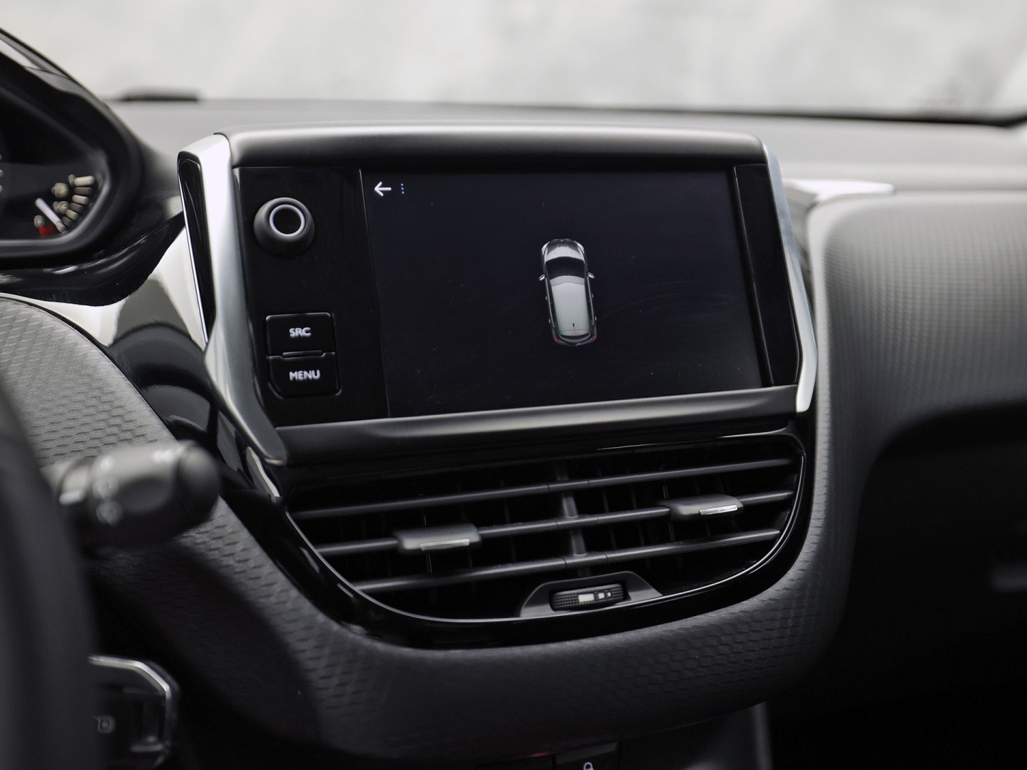 Peugeot 208 1.2 PureTech Signature (APPLE CARPLAY, LOGISCH NAP, NAVIGATIE, GETINT GLAS, SPORTSTOELEN, PARKEERSENSOREN, LM VELGEN, CRUISE, NIEUWSTAAT)