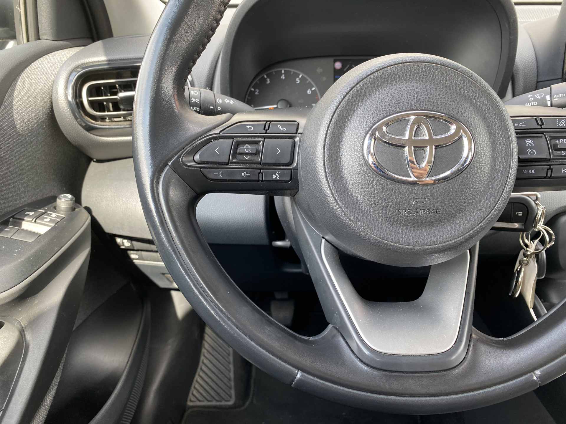 Toyota Yaris 1.0 VVT-i Active | 1e eigenaar | apple carplay/android auto | trekhaak | camera | adaptieve cruise | BTW